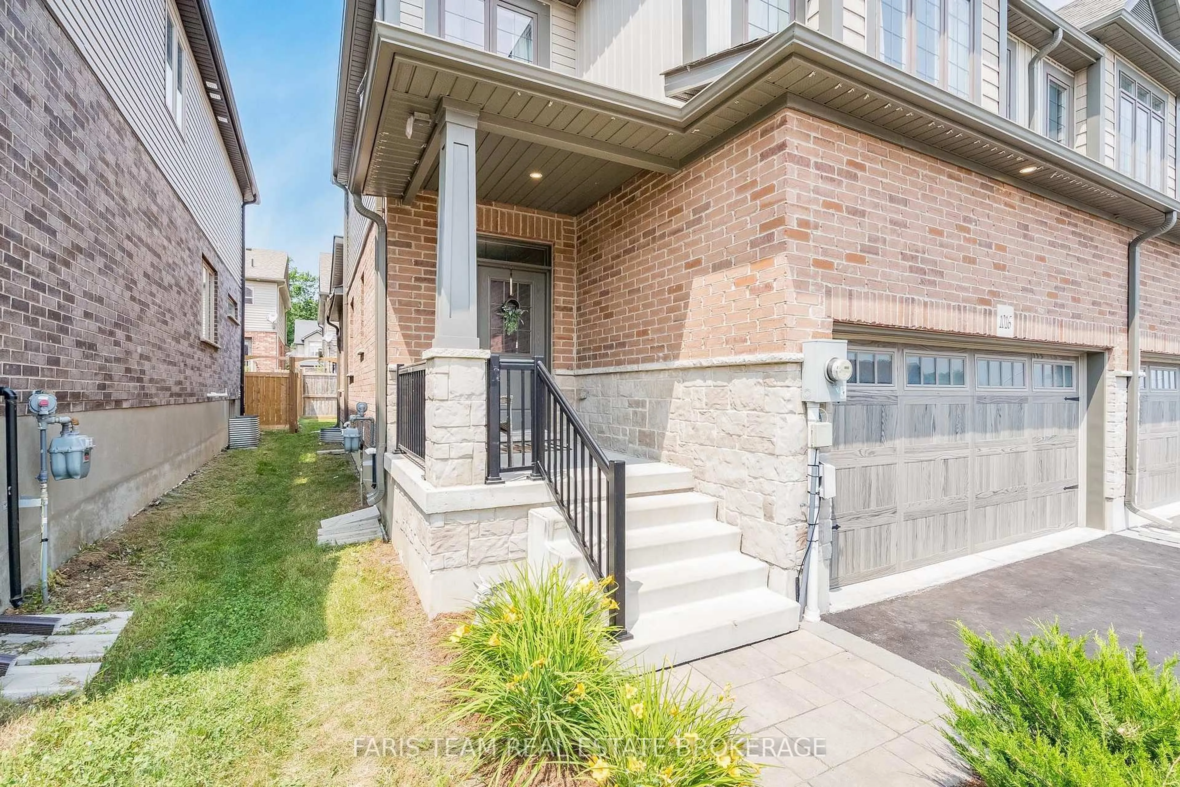 Home with brick exterior material, street for 1016 Wright Dr, Midland Ontario L4R 0E4