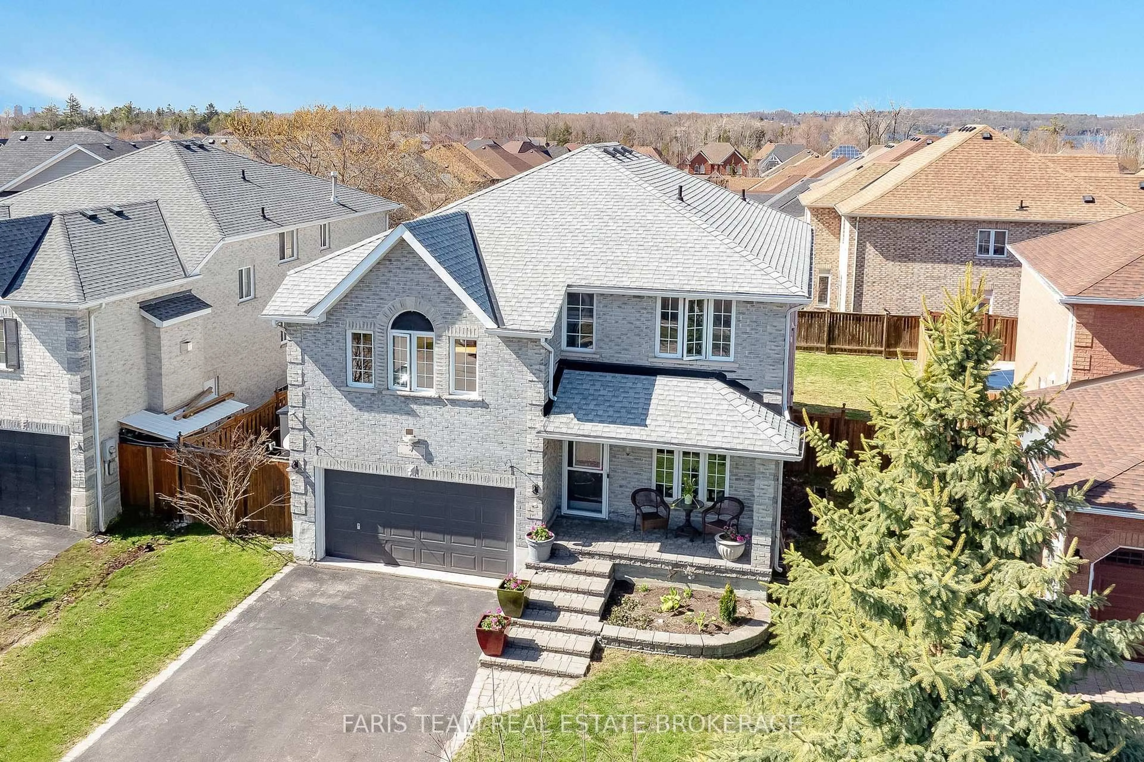 A pic from outside/outdoor area/front of a property/back of a property/a pic from drone, street for 4 Whispering Pine Pl, Barrie Ontario L4N 9R9