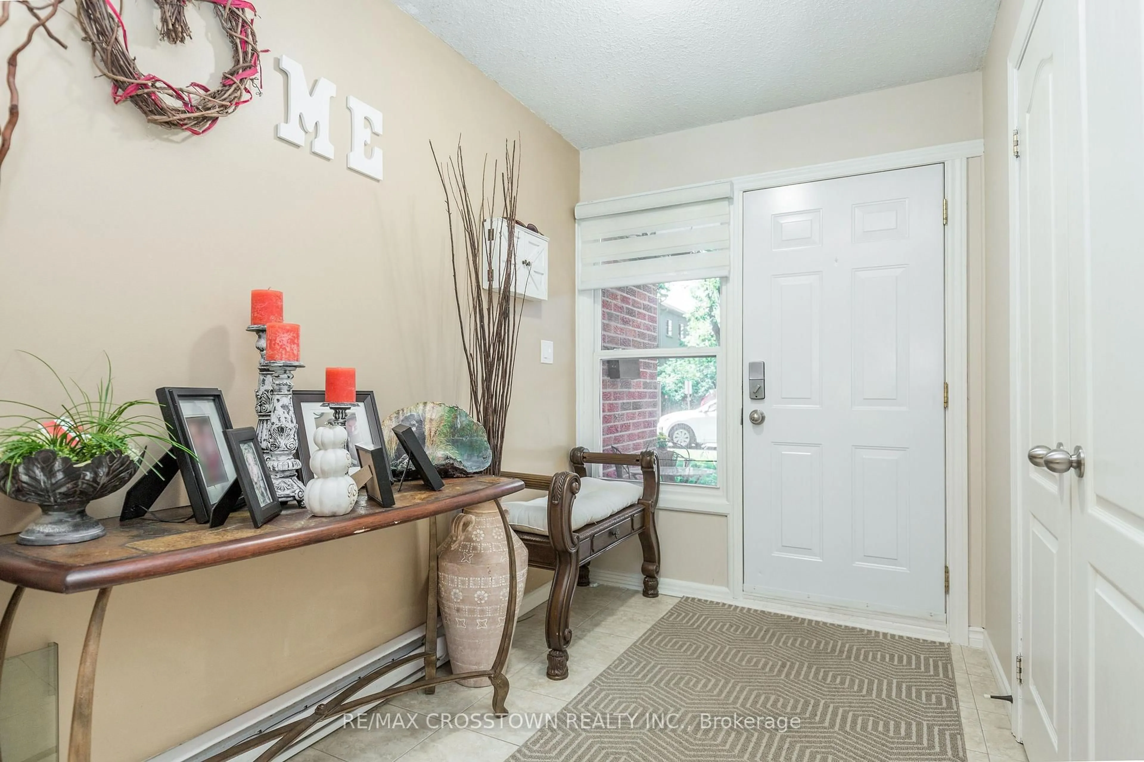 Indoor entryway for 360 Blake St #24, Barrie Ontario L4M 1L3