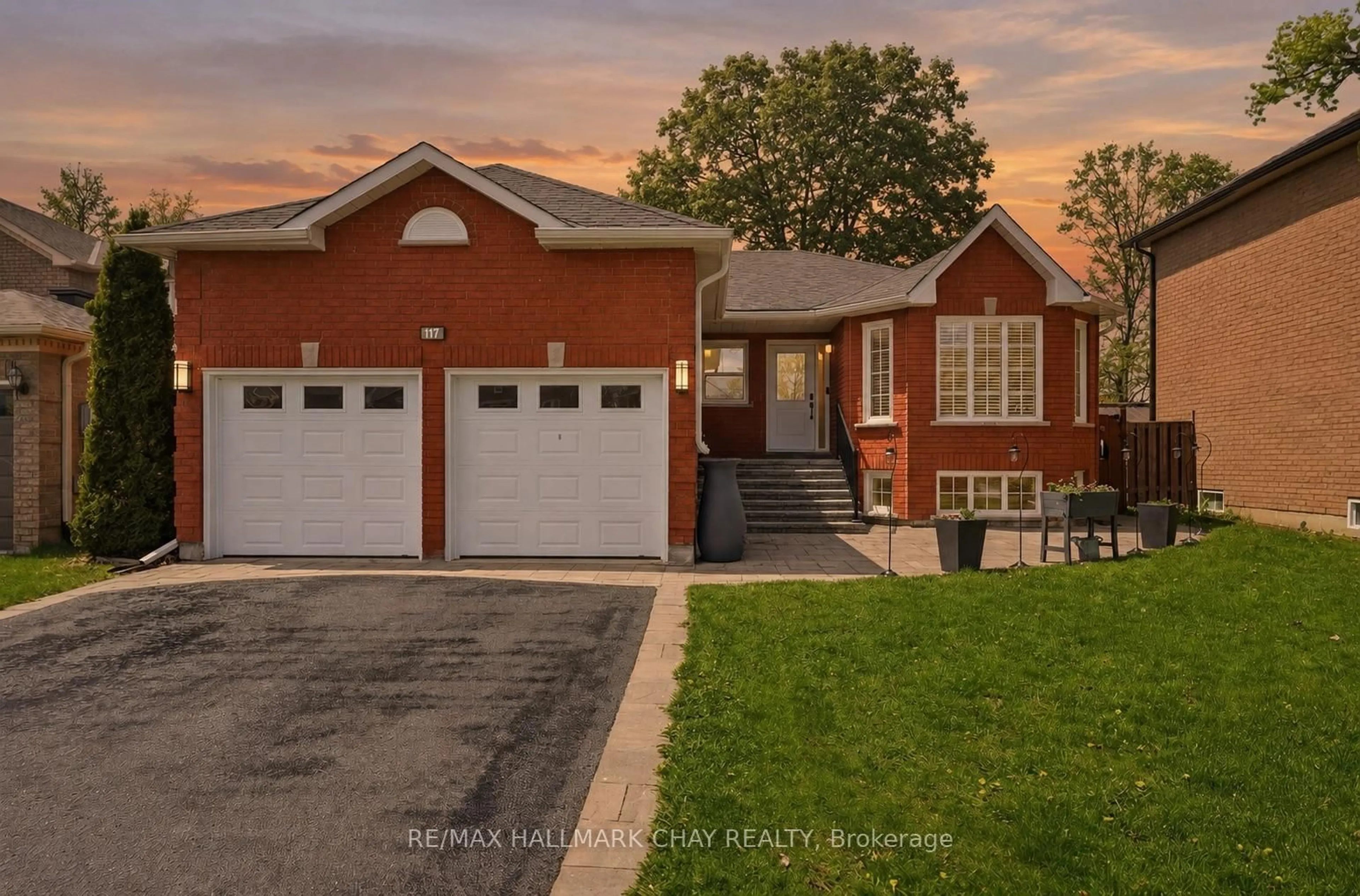 Home with brick exterior material, street for 117 Brown St, Barrie Ontario L4N 7V7