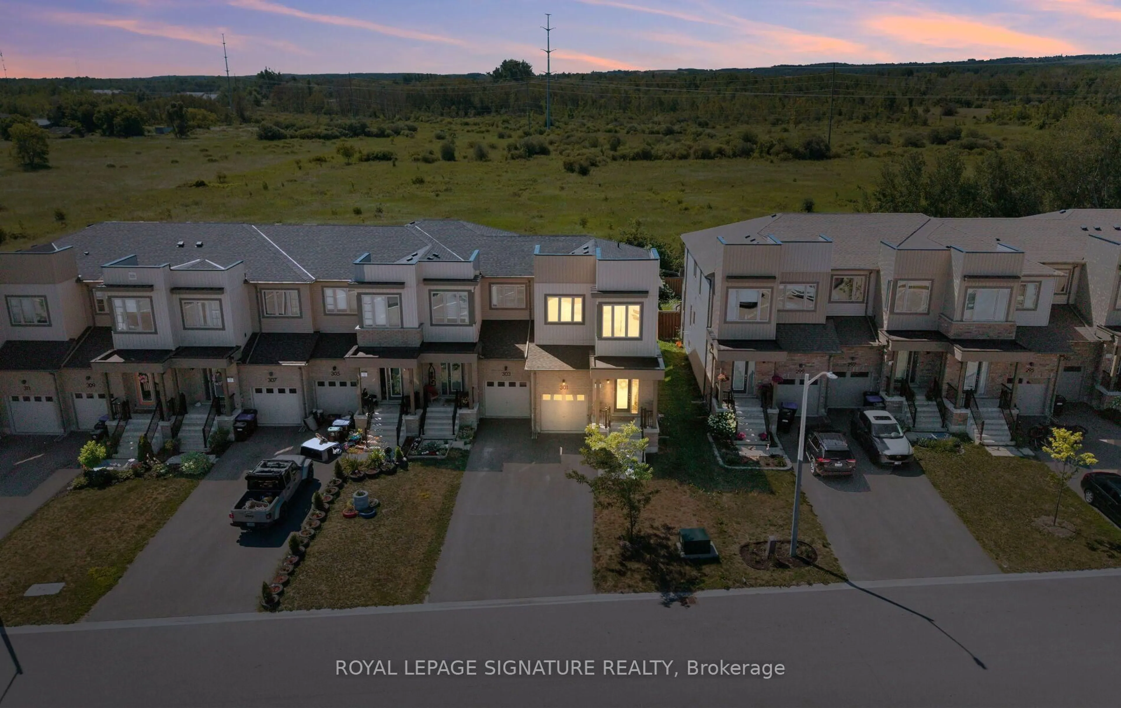 A pic from outside/outdoor area/front of a property/back of a property/a pic from drone, mountain view for 301 Atkinson St, Clearview Ontario L0M 1S0