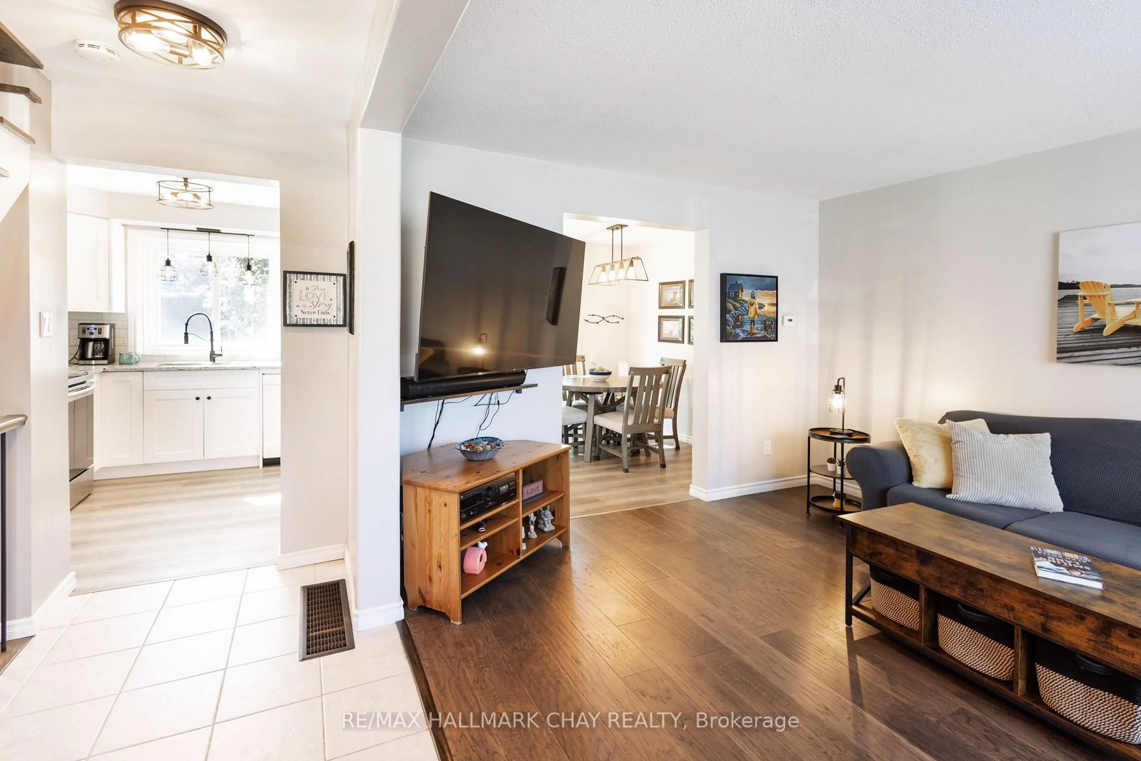 Unknown for 103 Daphne Cres, Barrie Ontario L4M 2Y7