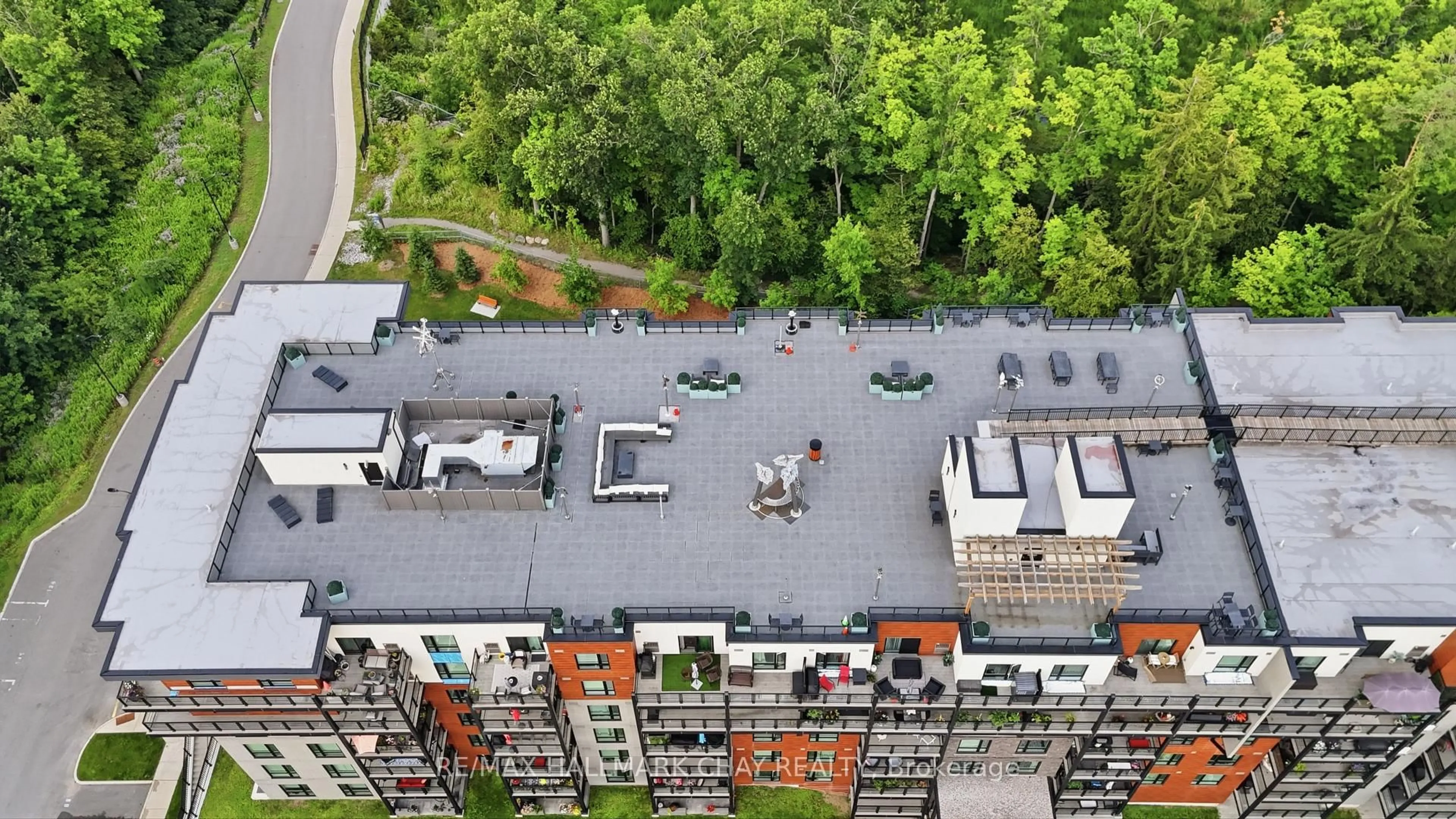 A pic from outside/outdoor area/front of a property/back of a property/a pic from drone, city buildings view from balcony for 302 Essa Rd #409, Barrie Ontario L9J 0H3