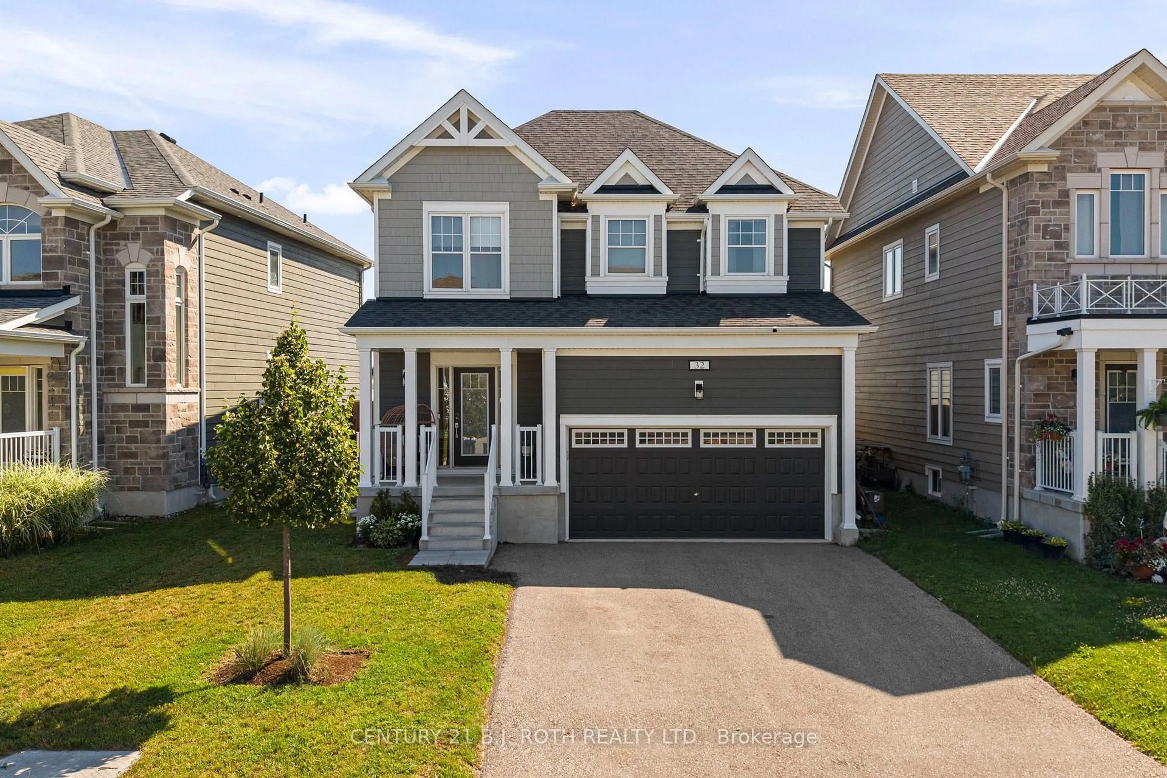 Home with vinyl exterior material, street for 32 Sandhill Crane Dr, Wasaga Beach Ontario L9Z 0J6