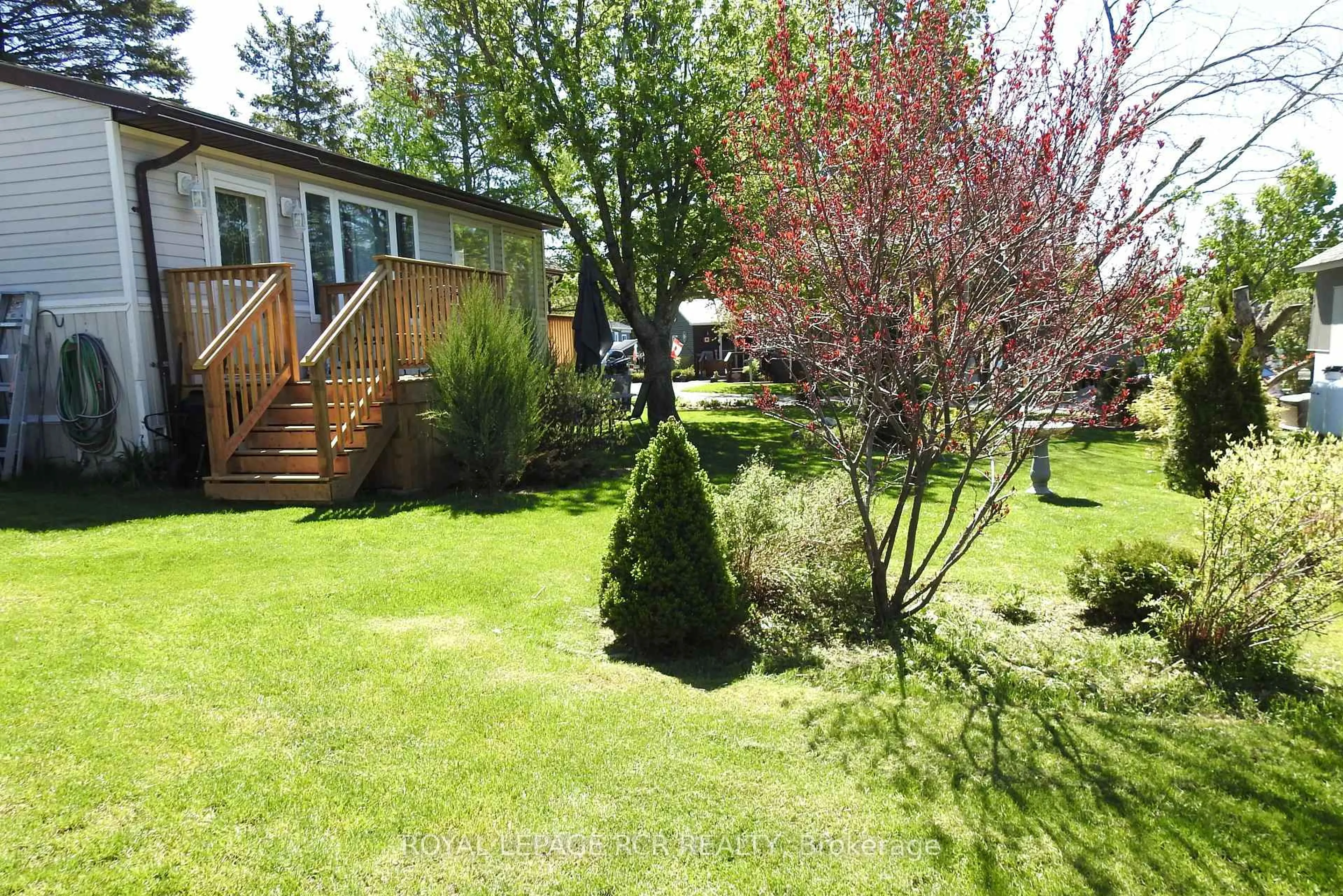Patio, street for 8 Claremont Cres, Oro-Medonte Ontario L3V 0P9
