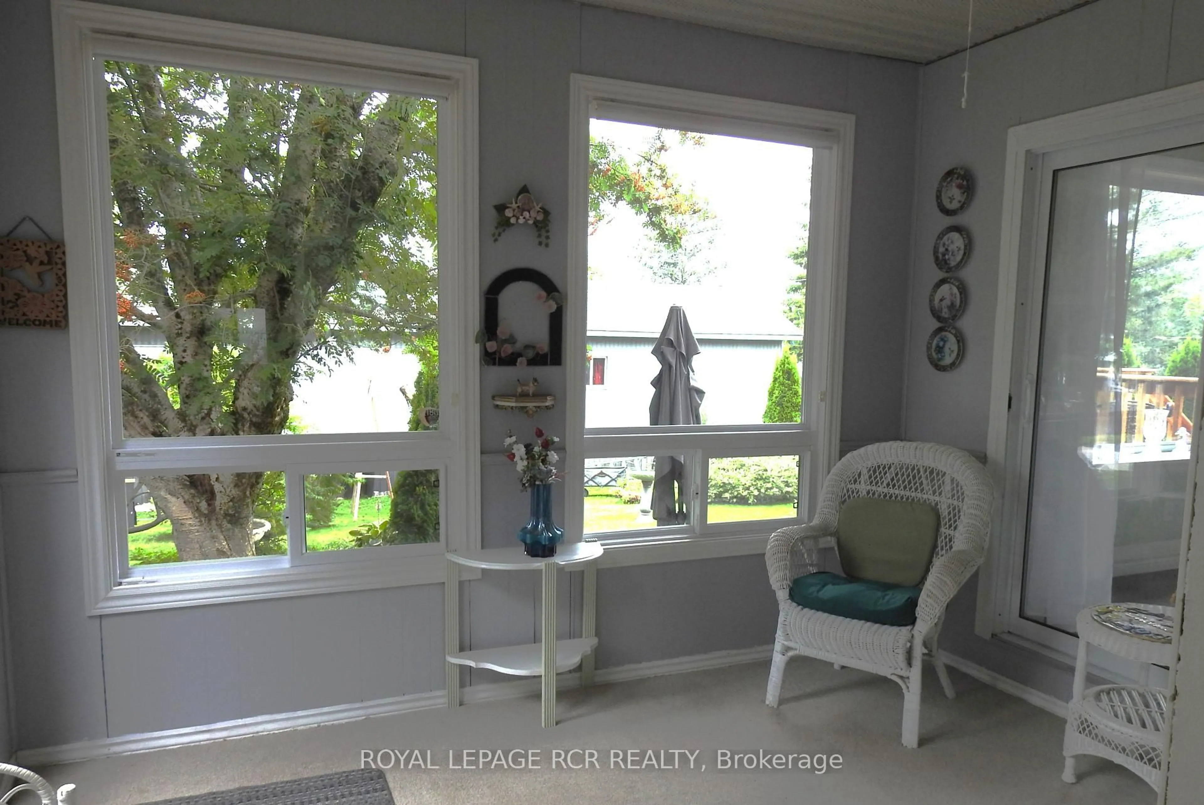 Indoor entryway for 8 Claremont Cres, Oro-Medonte Ontario L3V 0P9