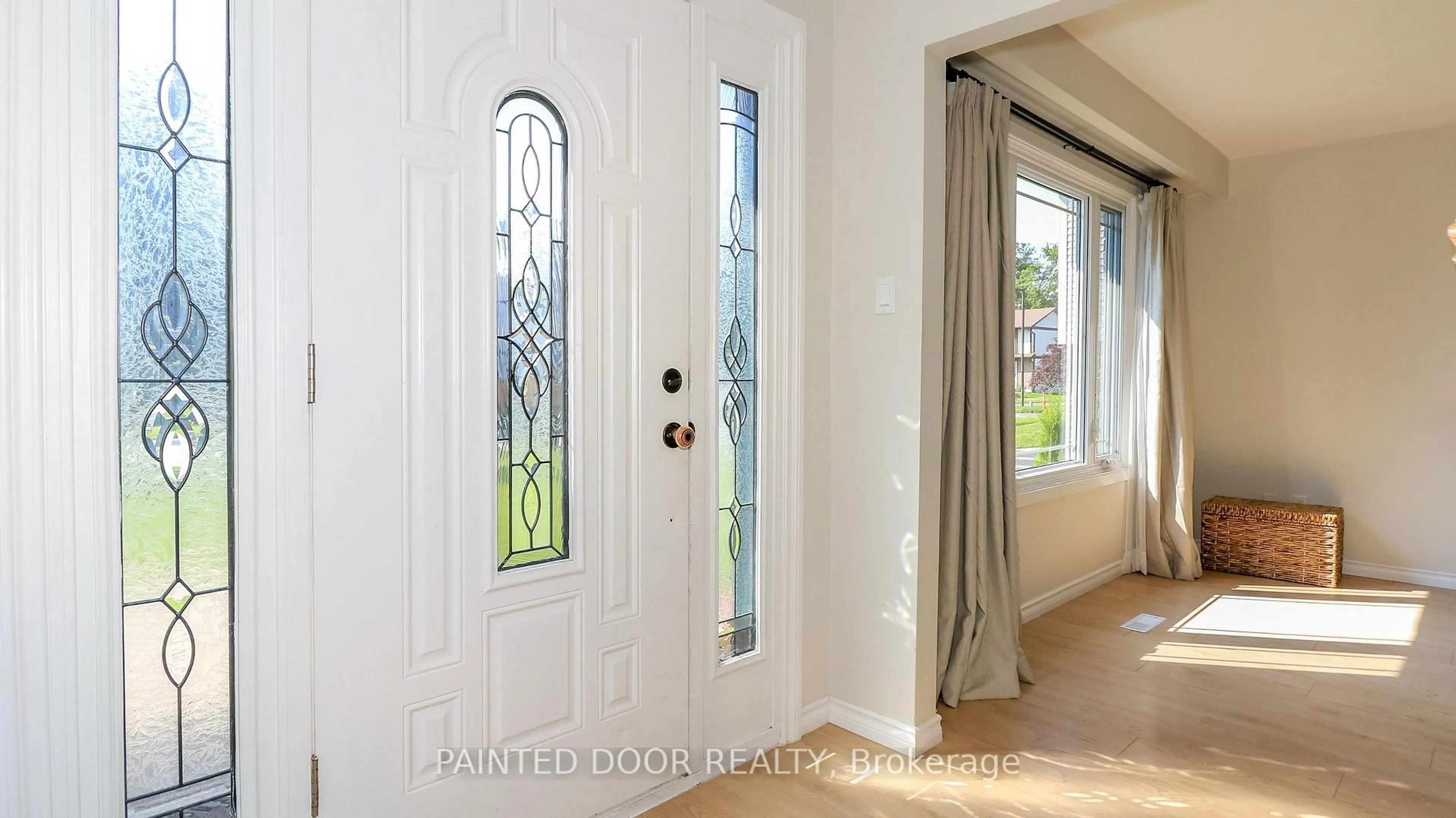 Indoor entryway for 105 Oren Blvd, Barrie Ontario L4N 4M3