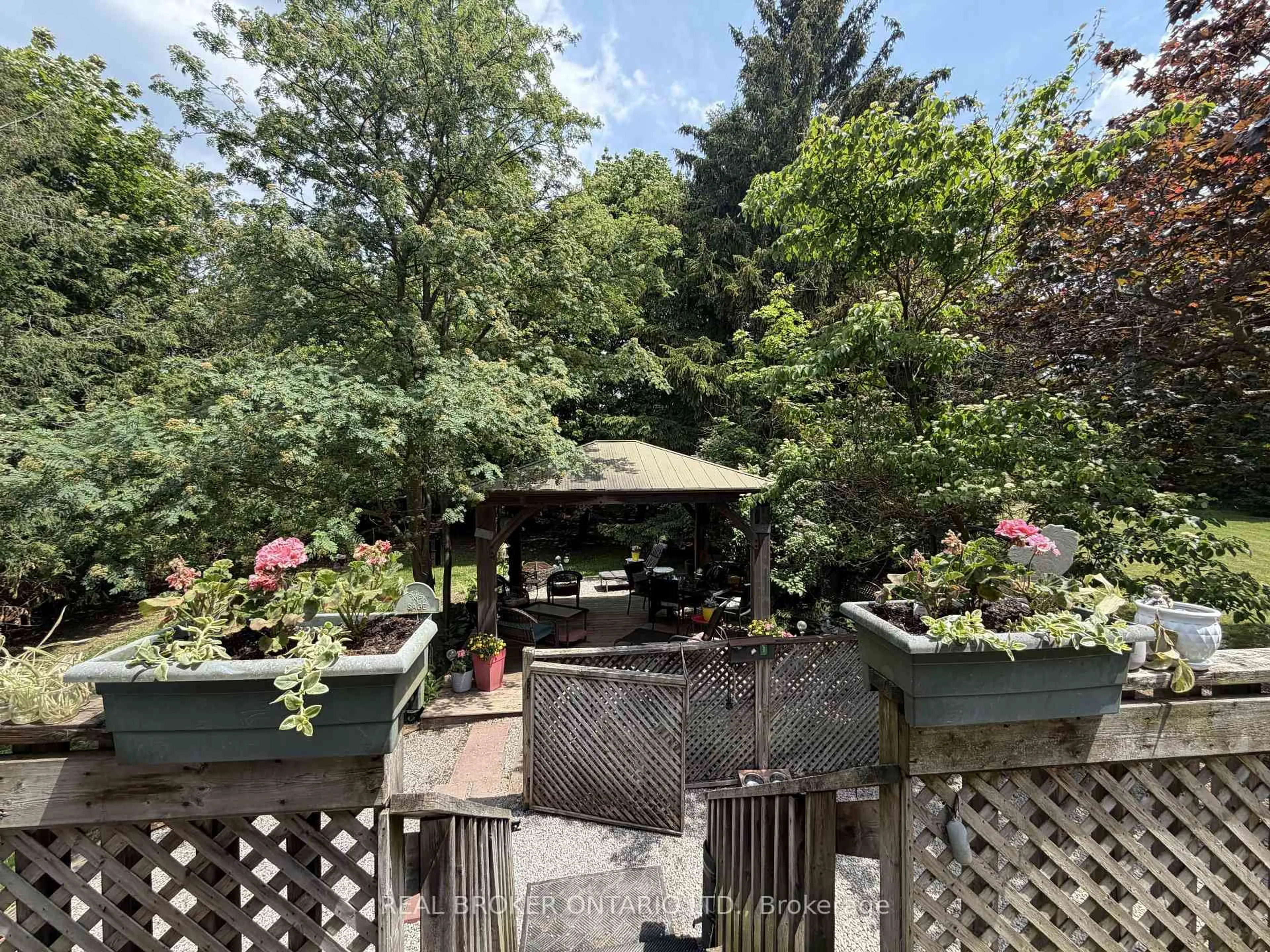 Patio, unknown for 215 Mary Anne Dr, Barrie Ontario L4N 4T1