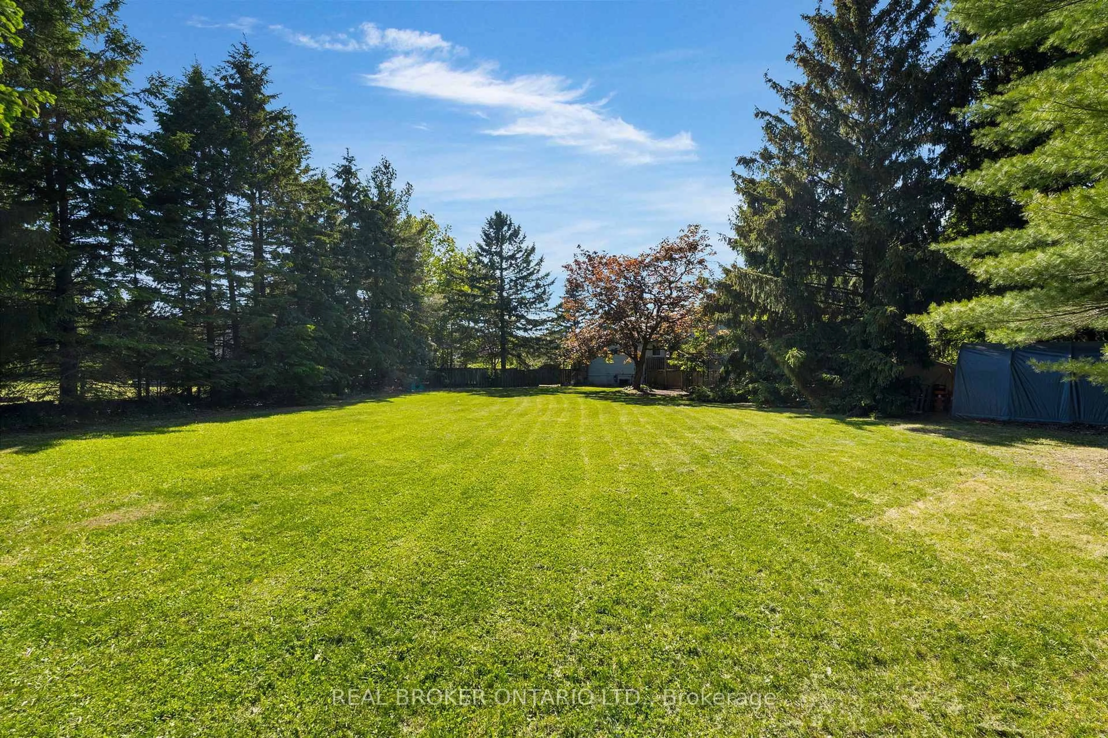 A pic from outside/outdoor area/front of a property/back of a property/a pic from drone, forest/trees view for 215 Mary Anne Dr, Barrie Ontario L4N 4T1