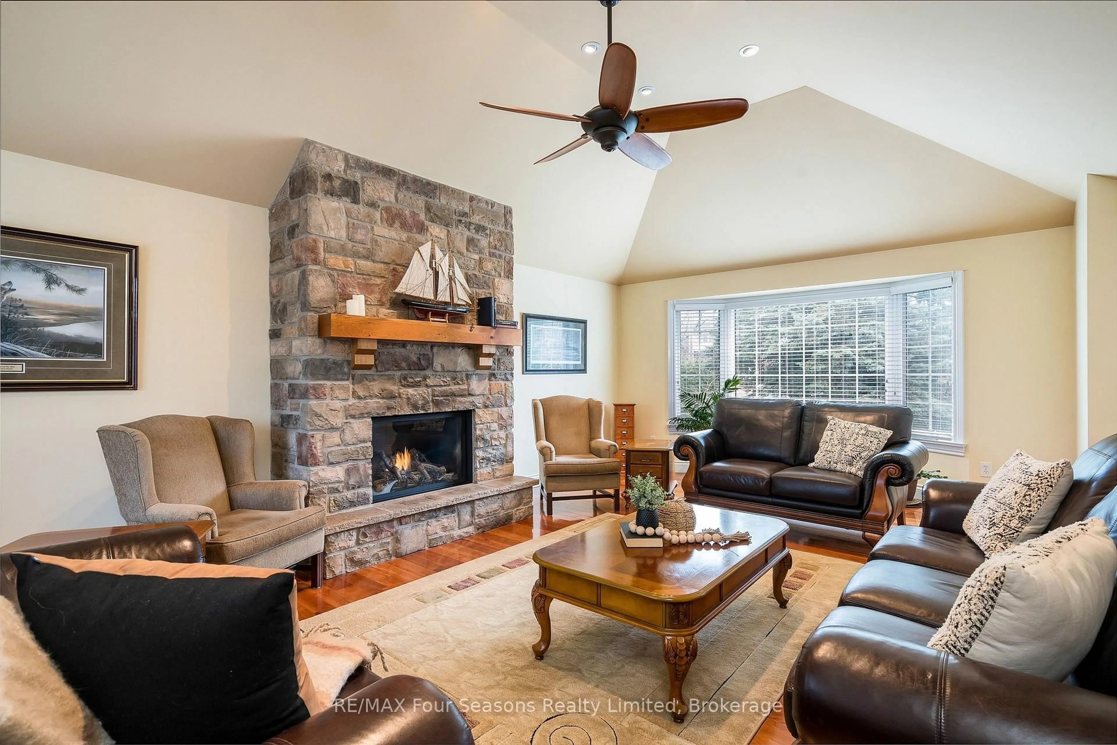 Living room with furniture, unknown for 16 Carmichael Cres, Collingwood Ontario L9Y 4R6