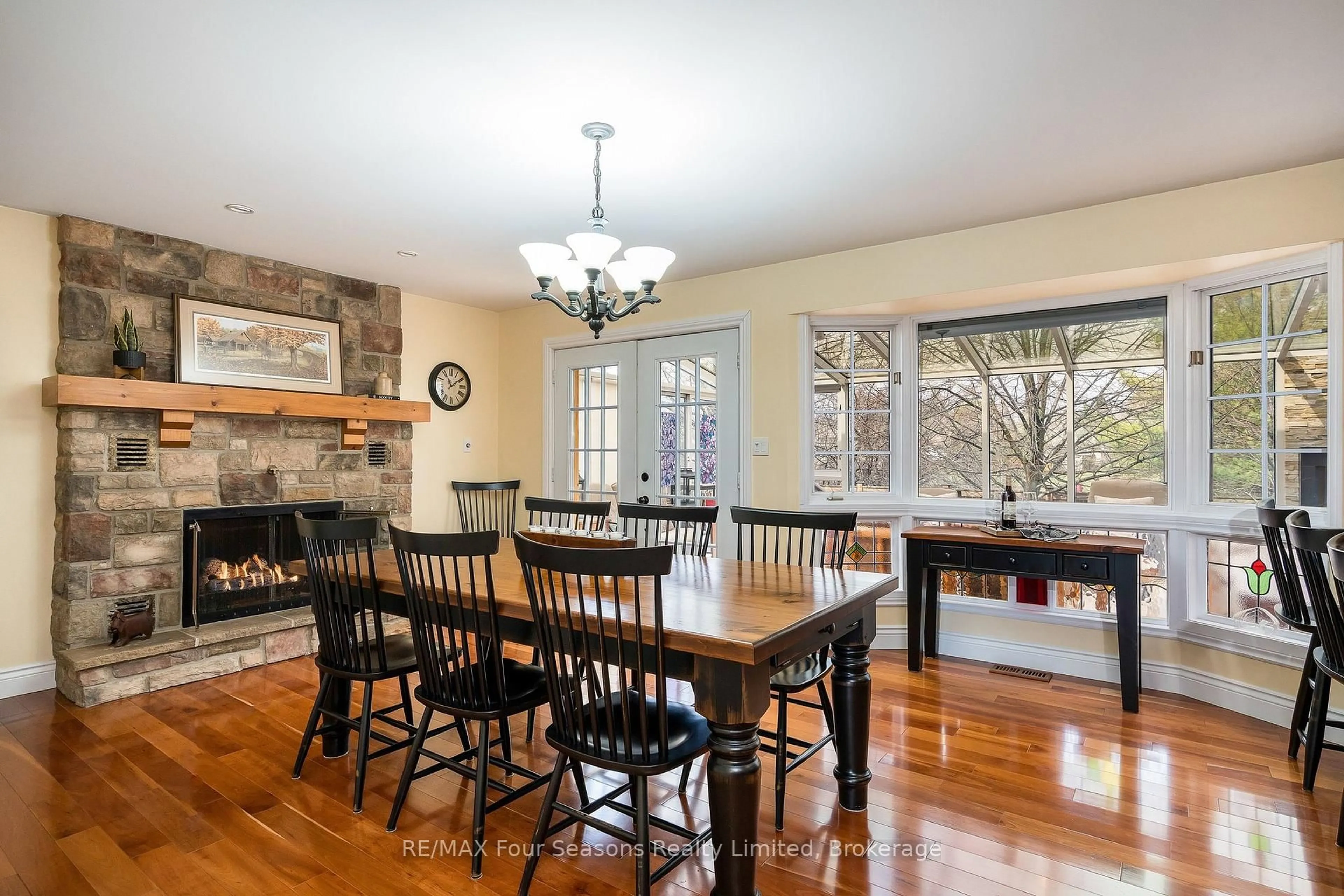 Dining room, unknown for 16 Carmichael Cres, Collingwood Ontario L9Y 4R6