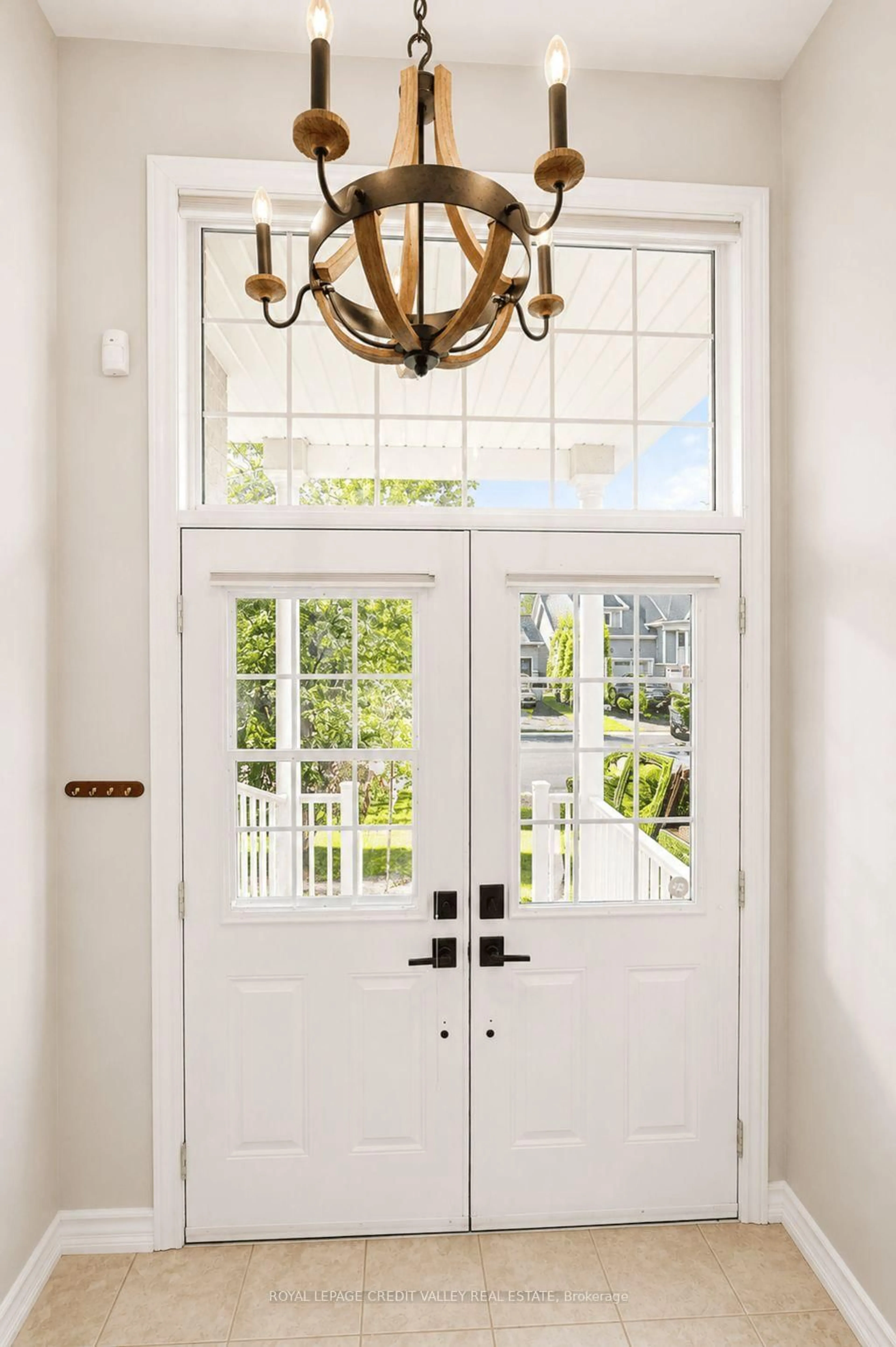 Indoor entryway for 29 Counsellor Terr, Barrie Ontario L4M 7H1