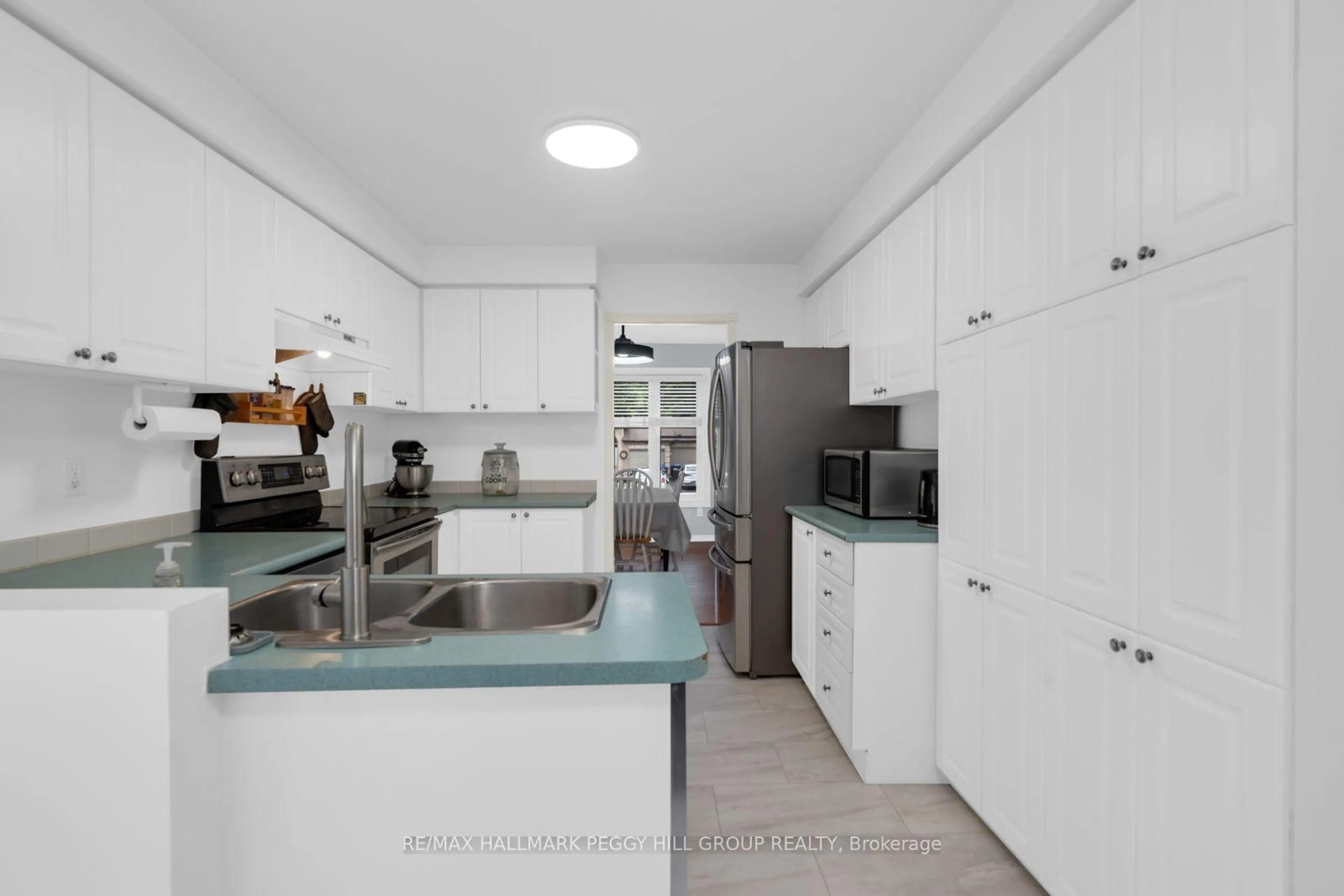 Standard kitchen, unknown for 52 Harbour Cres, Wasaga Beach Ontario L9Z 1G5