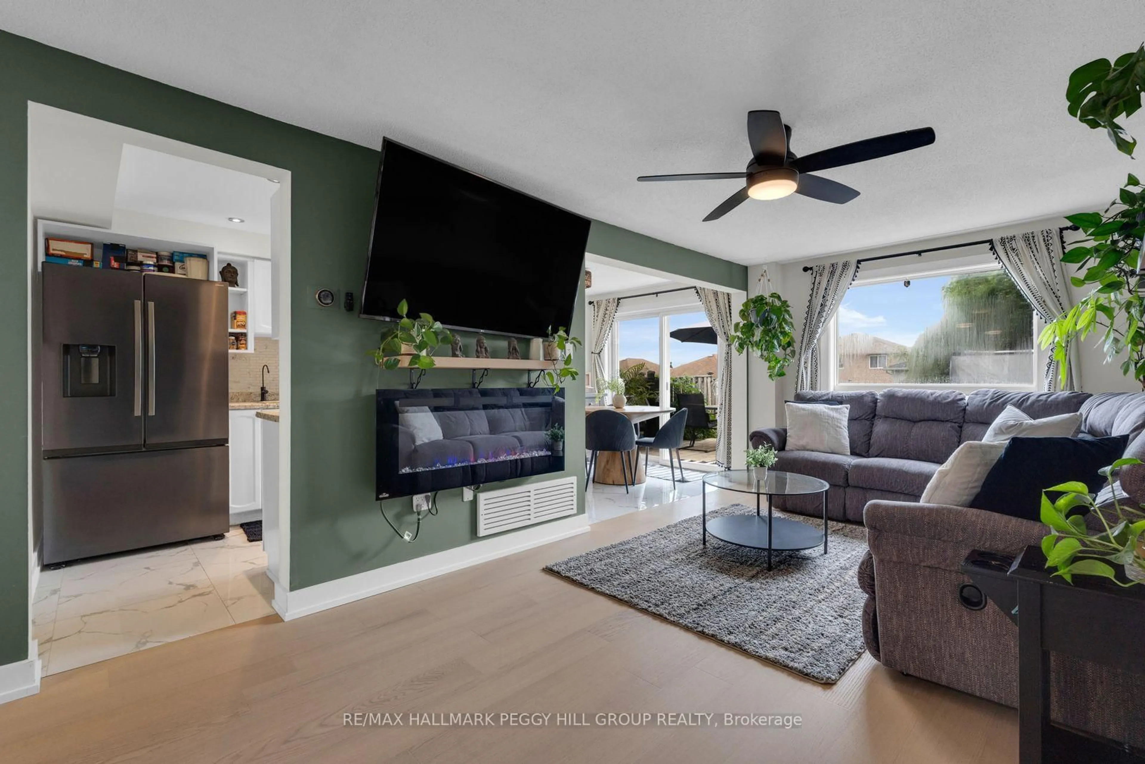 Living room with furniture, ceramic/tile floor for 195 Dunsmore Lane, Barrie Ontario L4M 6Z8