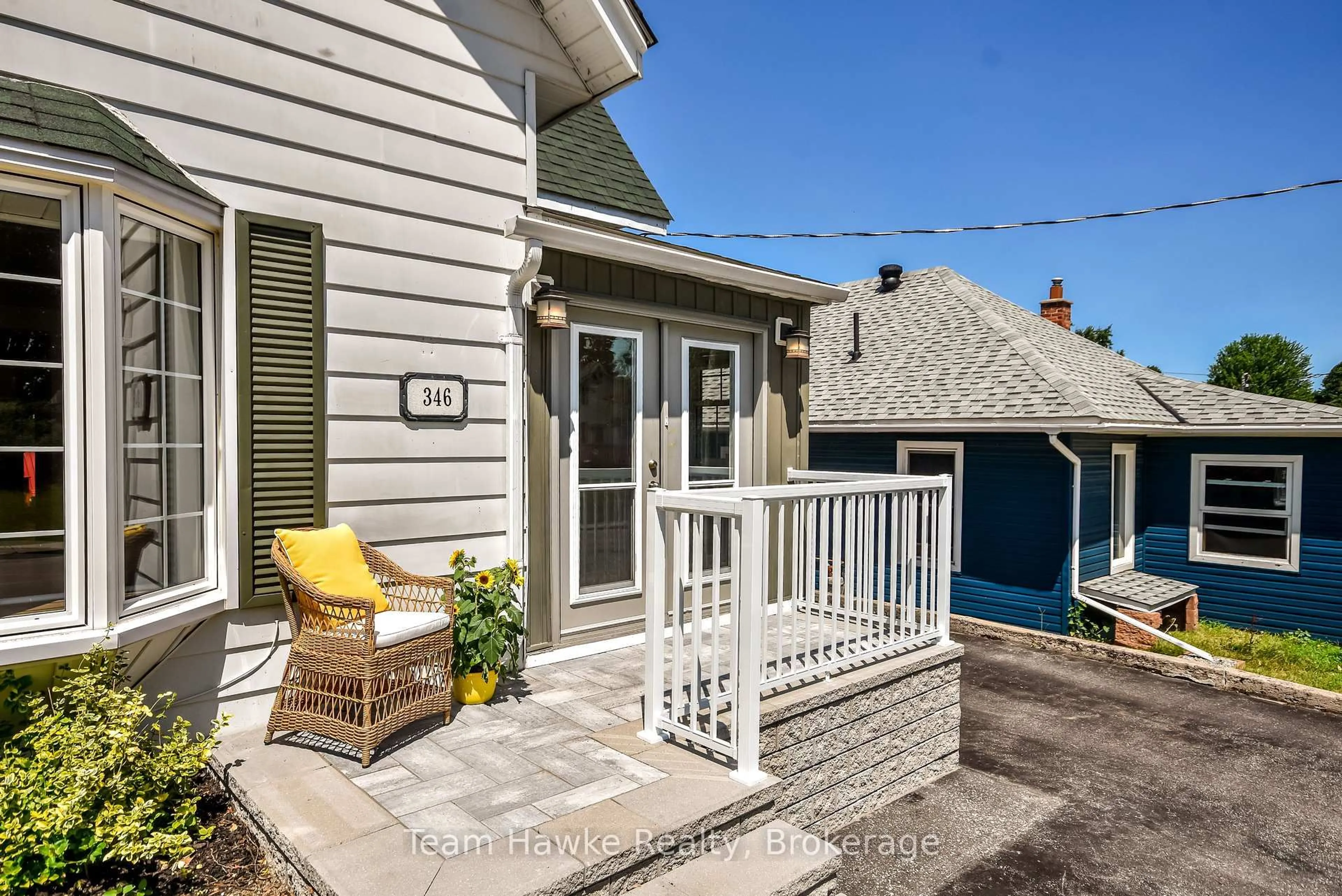 Patio, street for 346 Yonge St, Midland Ontario L4R 2B4