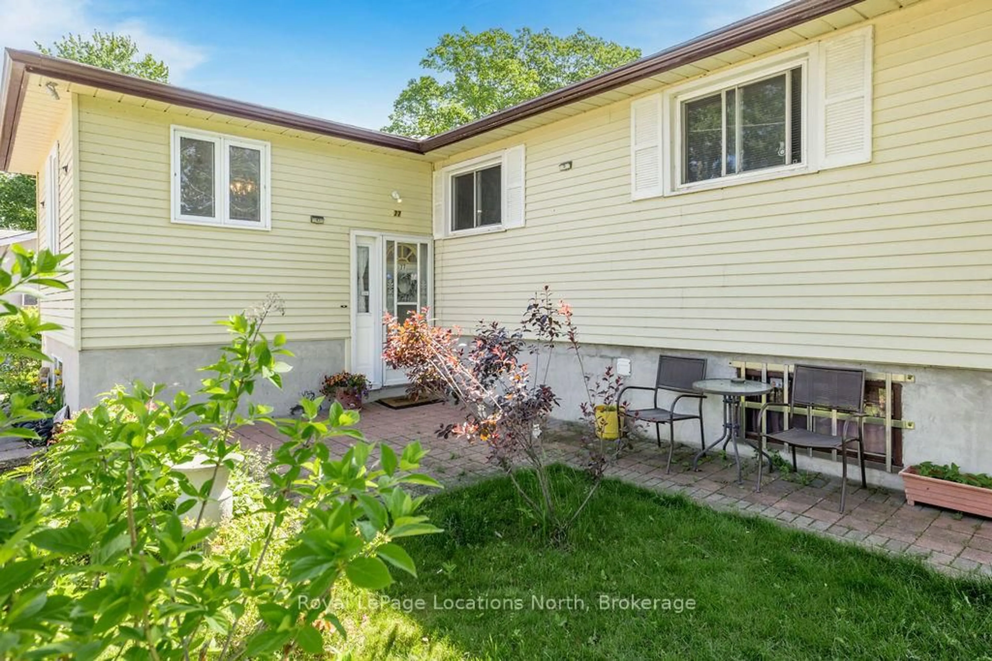 Patio, street for 77 Laidlaw St, Wasaga Beach Ontario L9Z 2L2