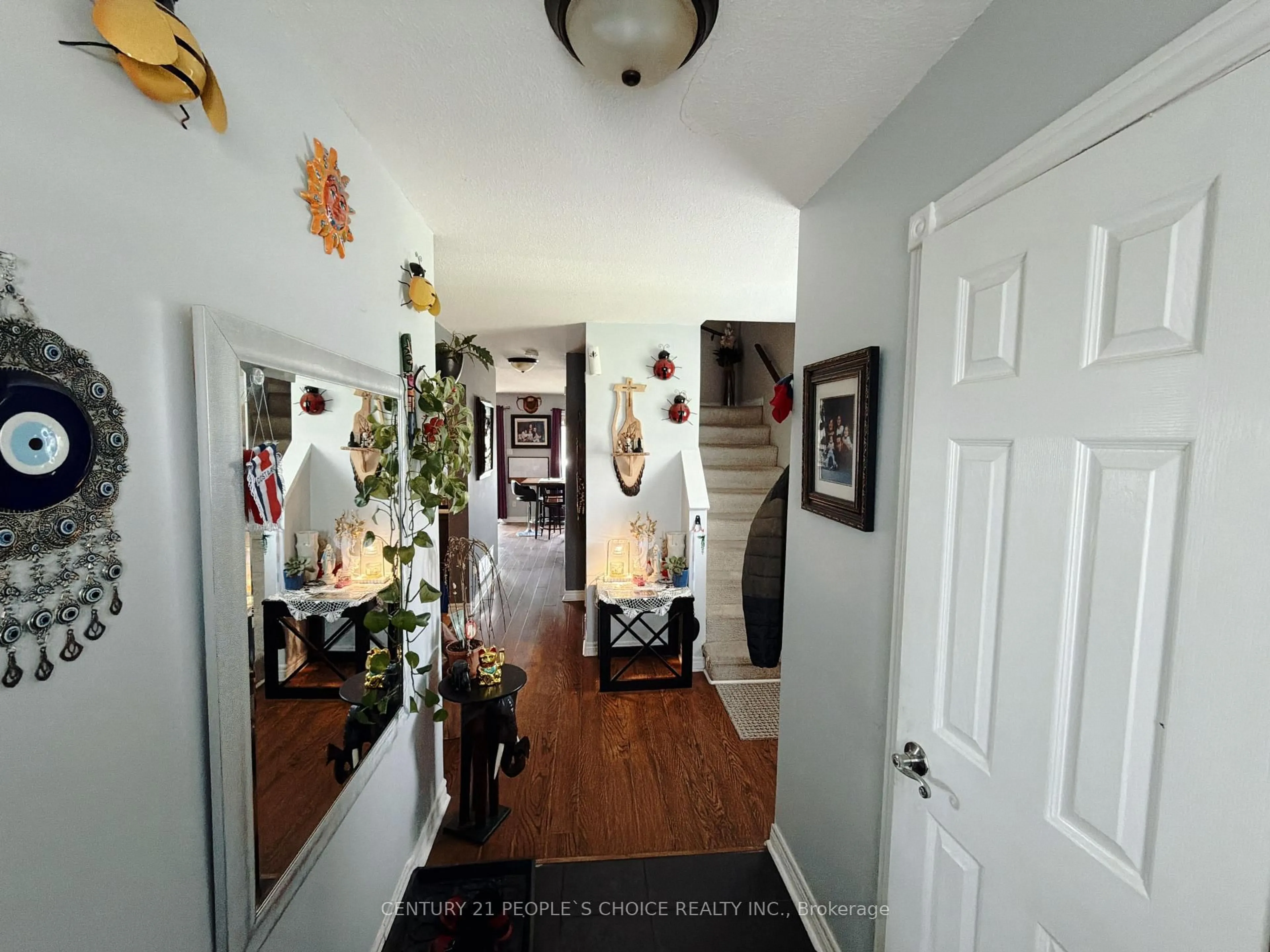 Indoor entryway for 66 Michael Cres, Barrie Ontario L4M 6Z2
