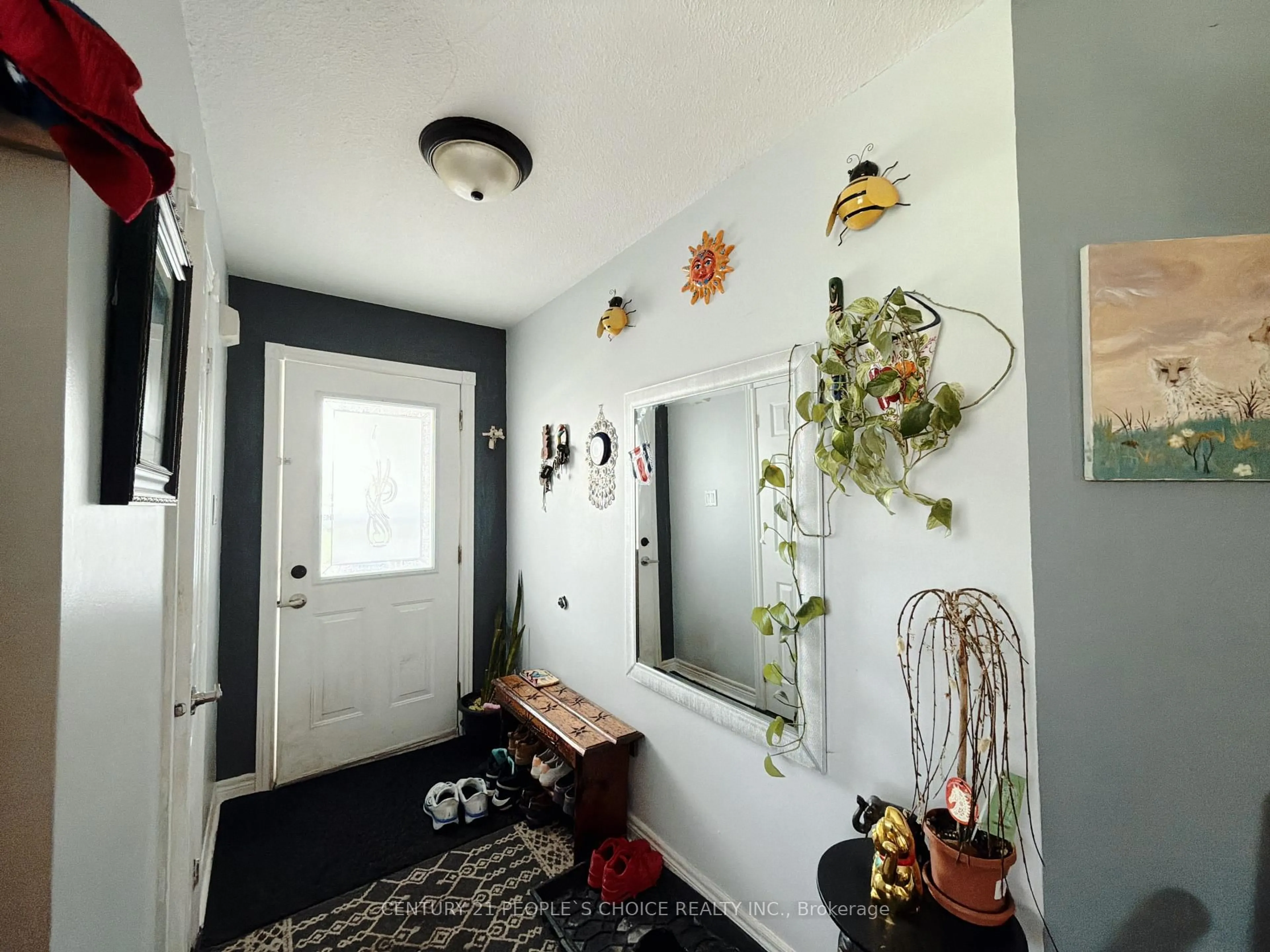Indoor entryway for 66 Michael Cres, Barrie Ontario L4M 6Z2