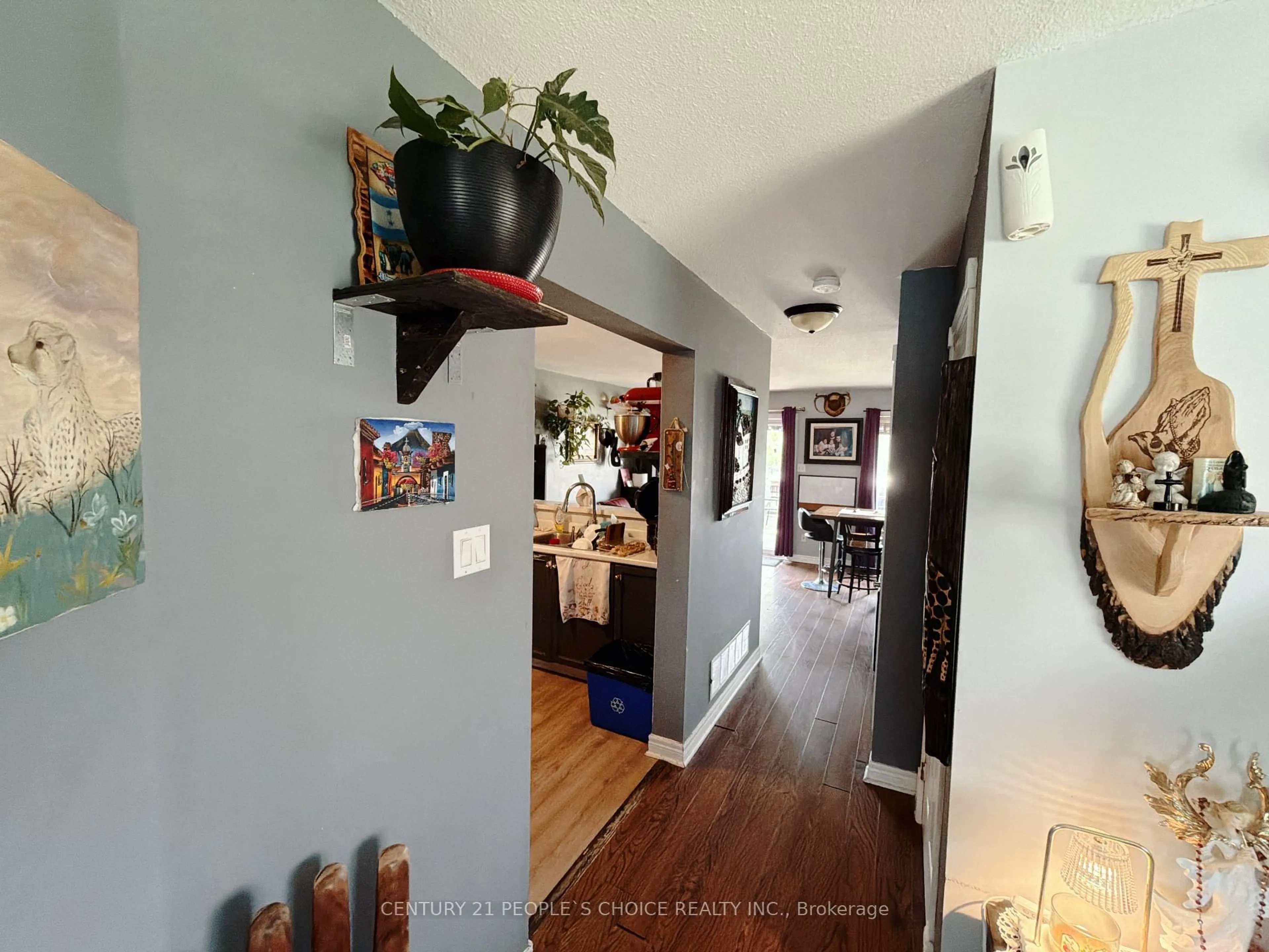 Indoor entryway for 66 Michael Cres, Barrie Ontario L4M 6Z2