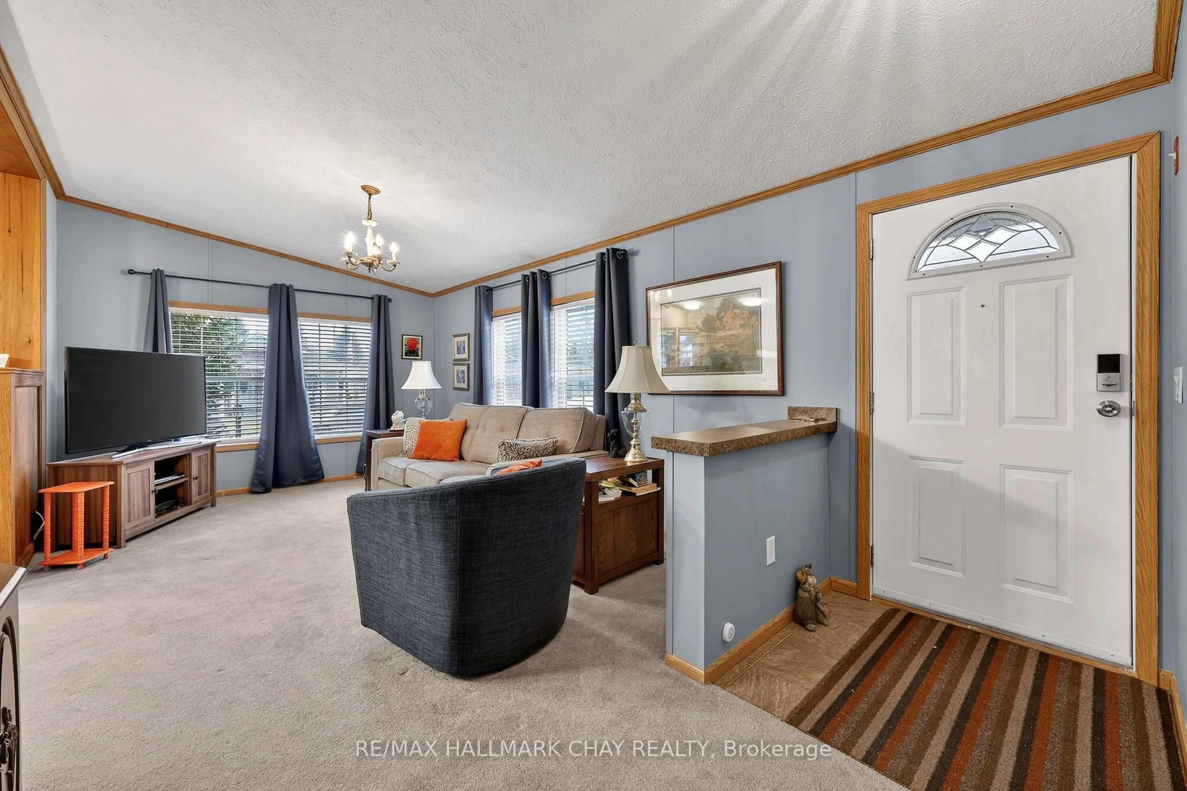 Living room with furniture, unknown for 3 Illinois Cres, Wasaga Beach Ontario L9Z 3A8