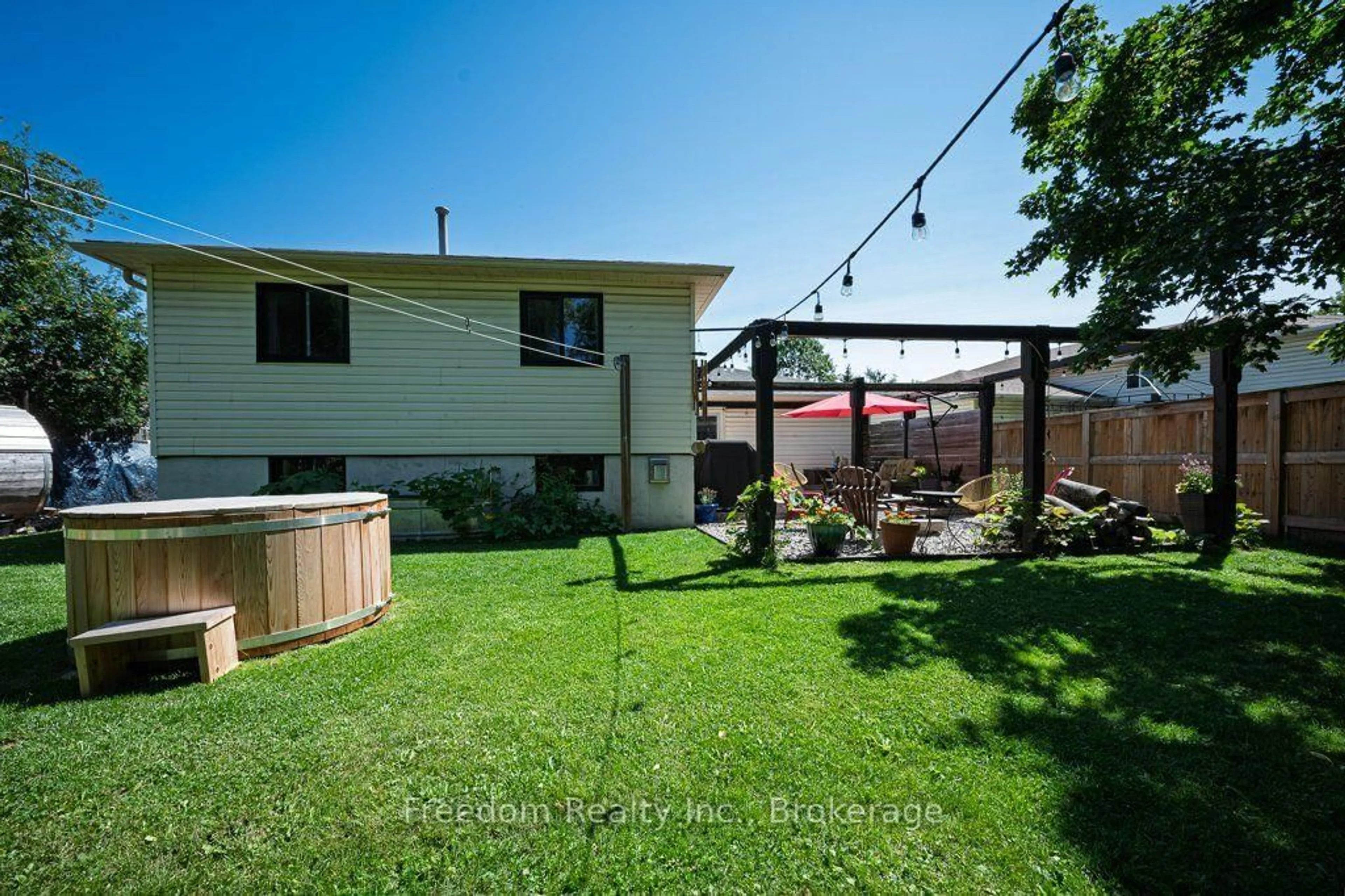 Patio, unknown for 42 Patricia Ave, Barrie Ontario L4M 5S6