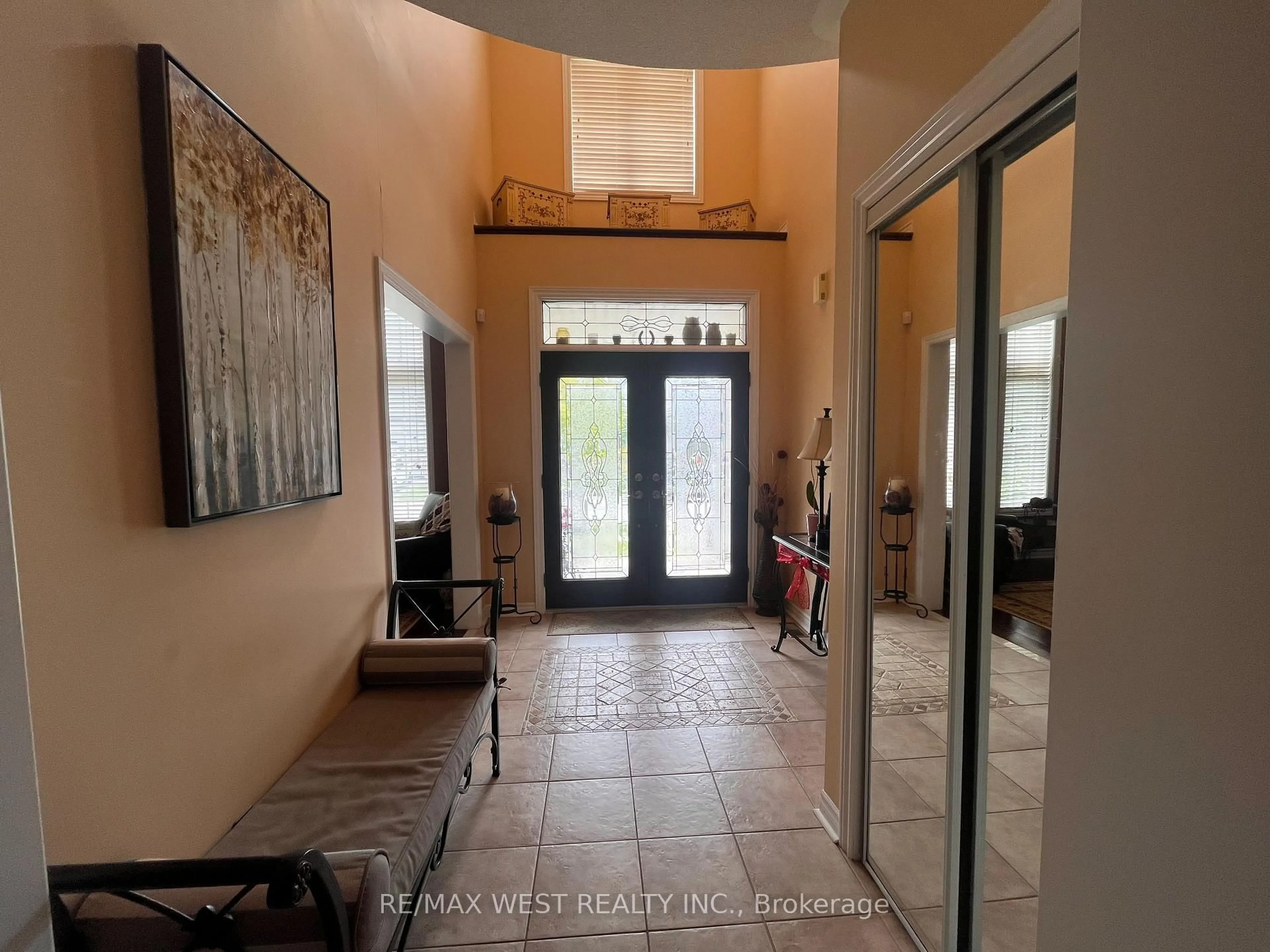 Indoor foyer for 20 Regalia Way, Barrie Ontario L4M 7H7