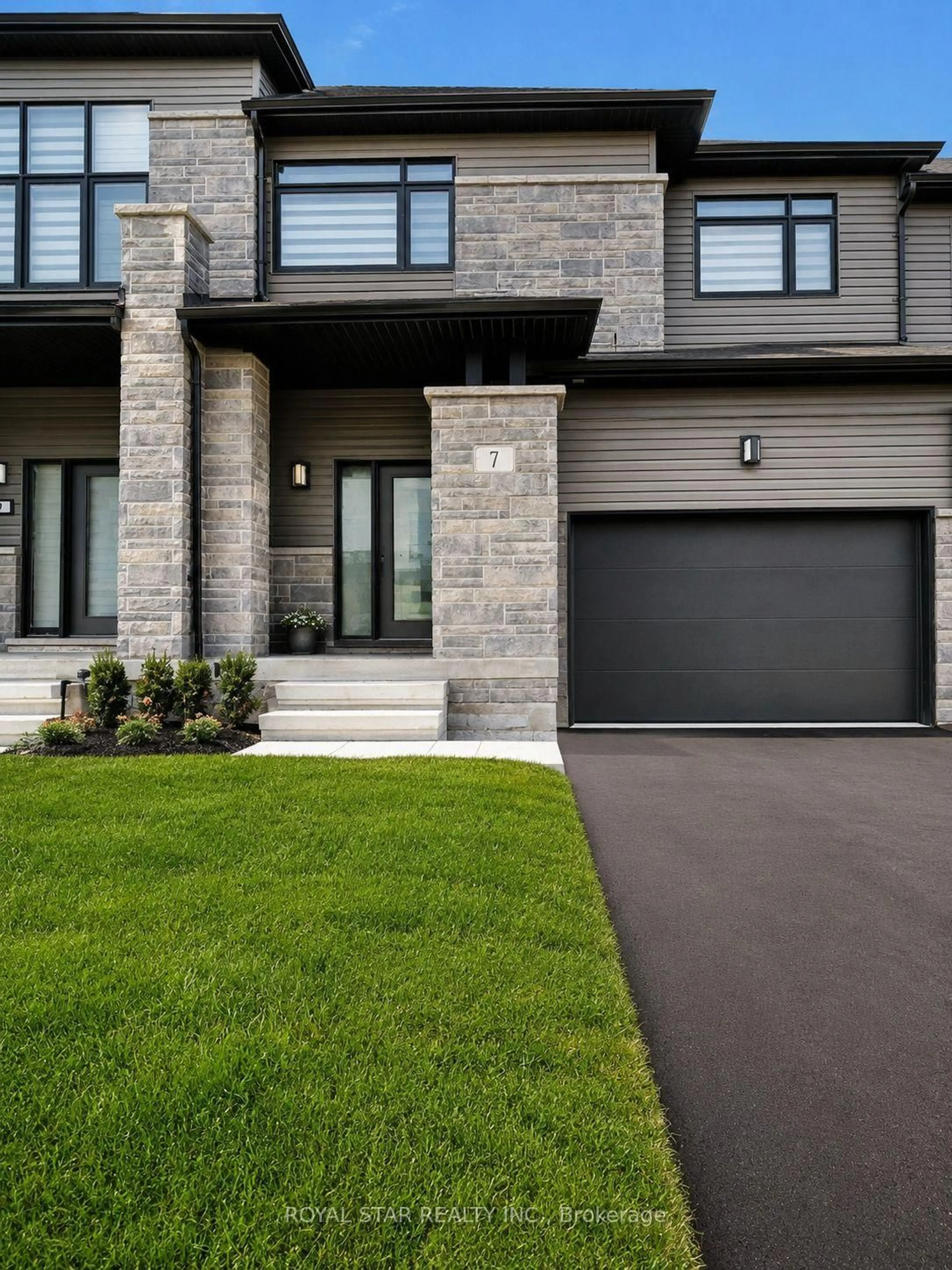 Home with brick exterior material, street for 7 Federica Cres, Wasaga Beach Ontario L9Z 0N5