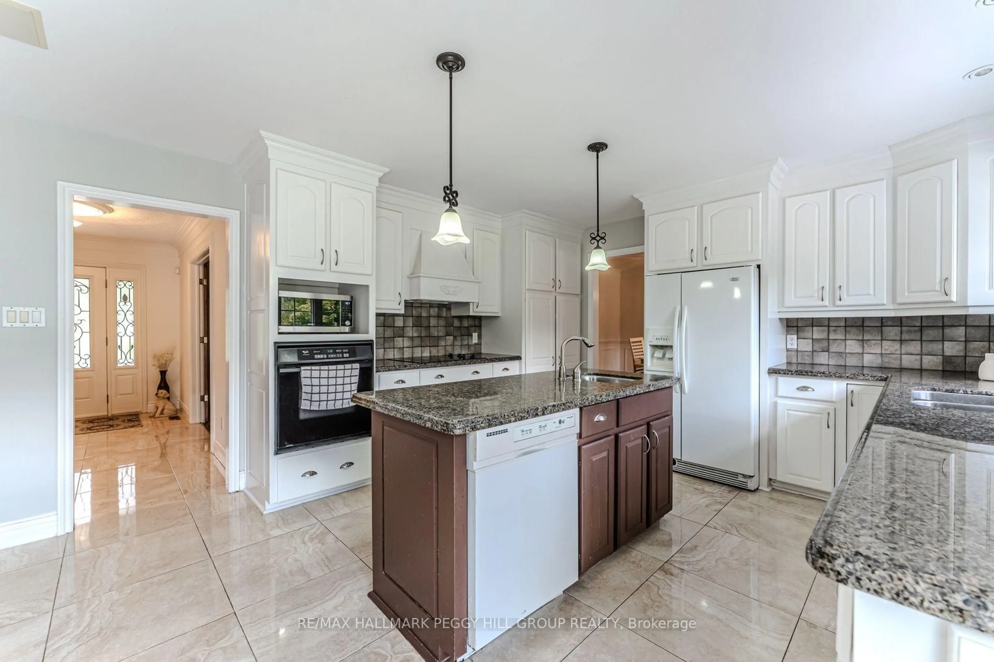 Open concept kitchen, ceramic/tile floor for 2 Mills Circ, Springwater Ontario L9X 0J7
