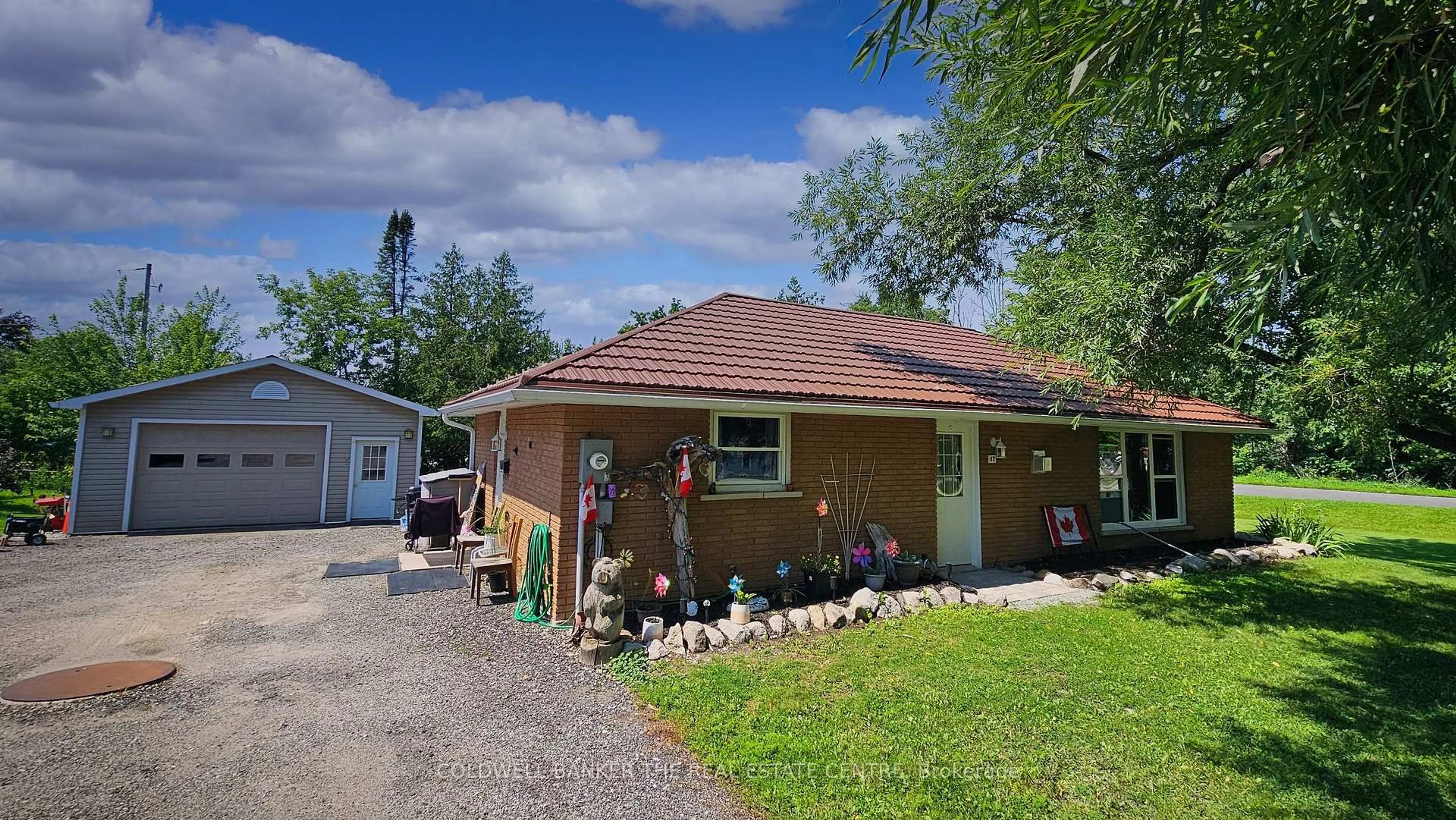 A pic from outside/outdoor area/front of a property/back of a property/a pic from drone, street for 17 COURTLAND St, Ramara Ontario L3V 1A6