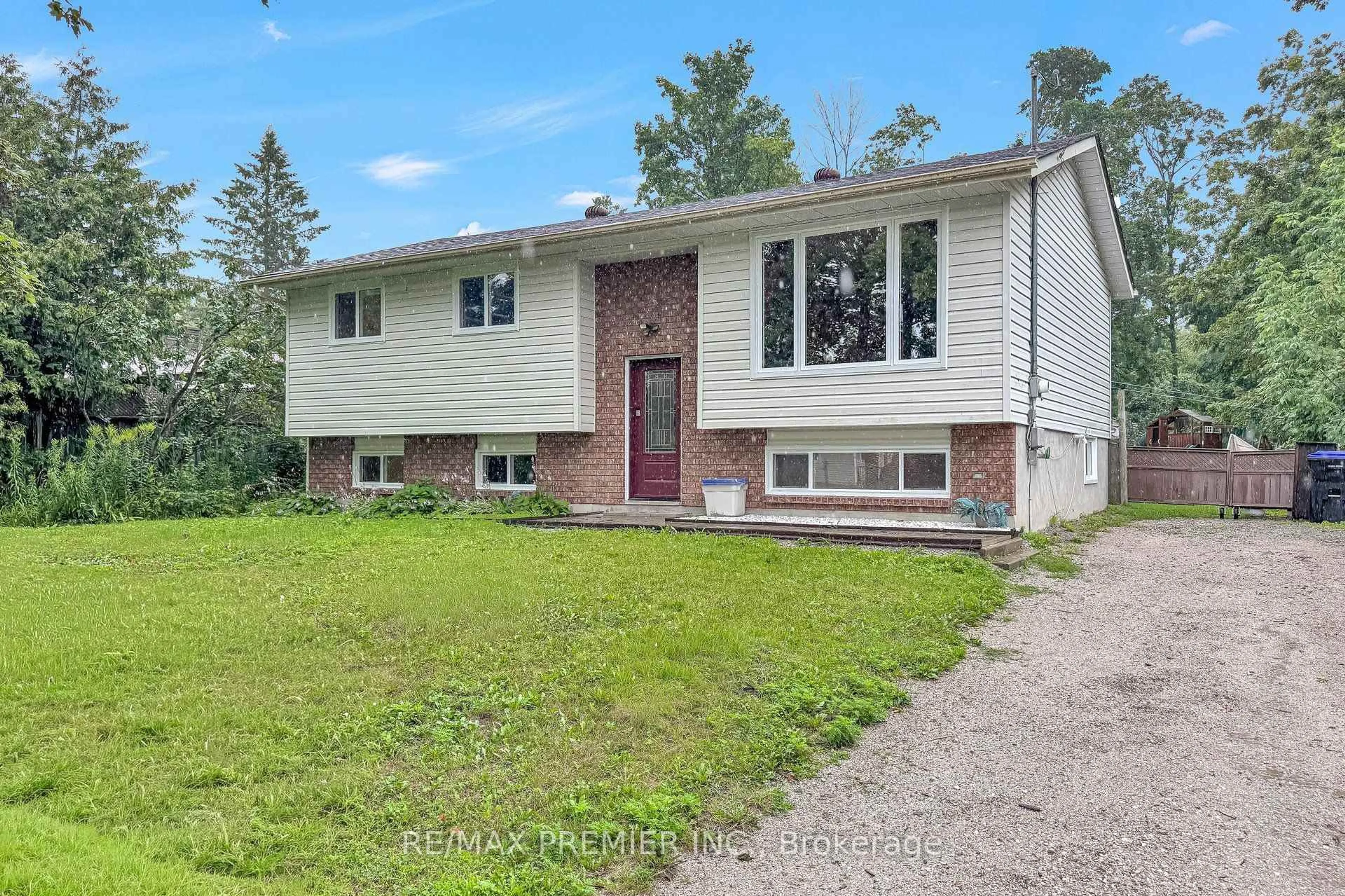 Home with vinyl exterior material, street for 1303 Clearview Dr, Severn Ontario L3V 0X2