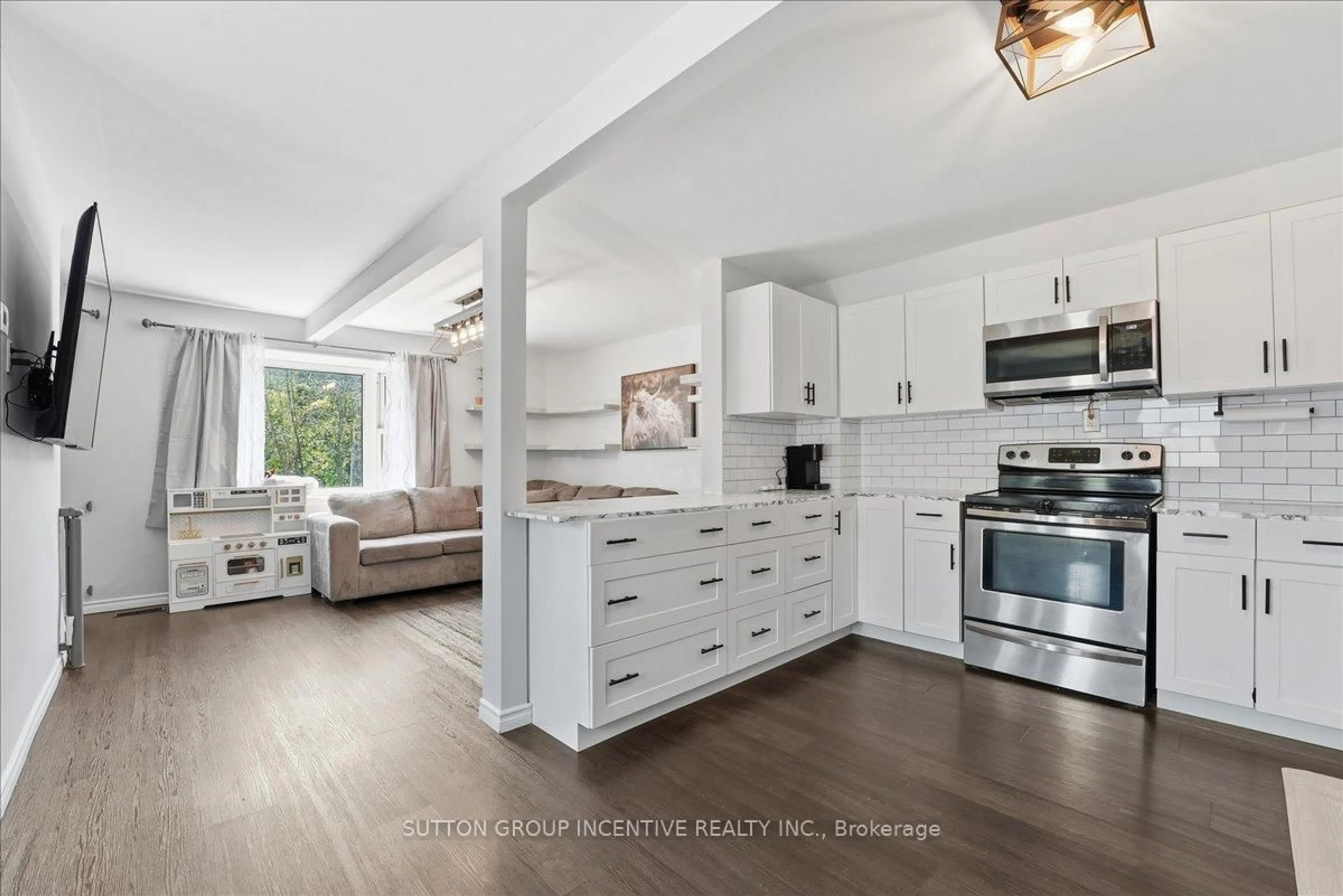 Open concept kitchen, unknown for 107 Park St, Tay Ontario L0K 2A0