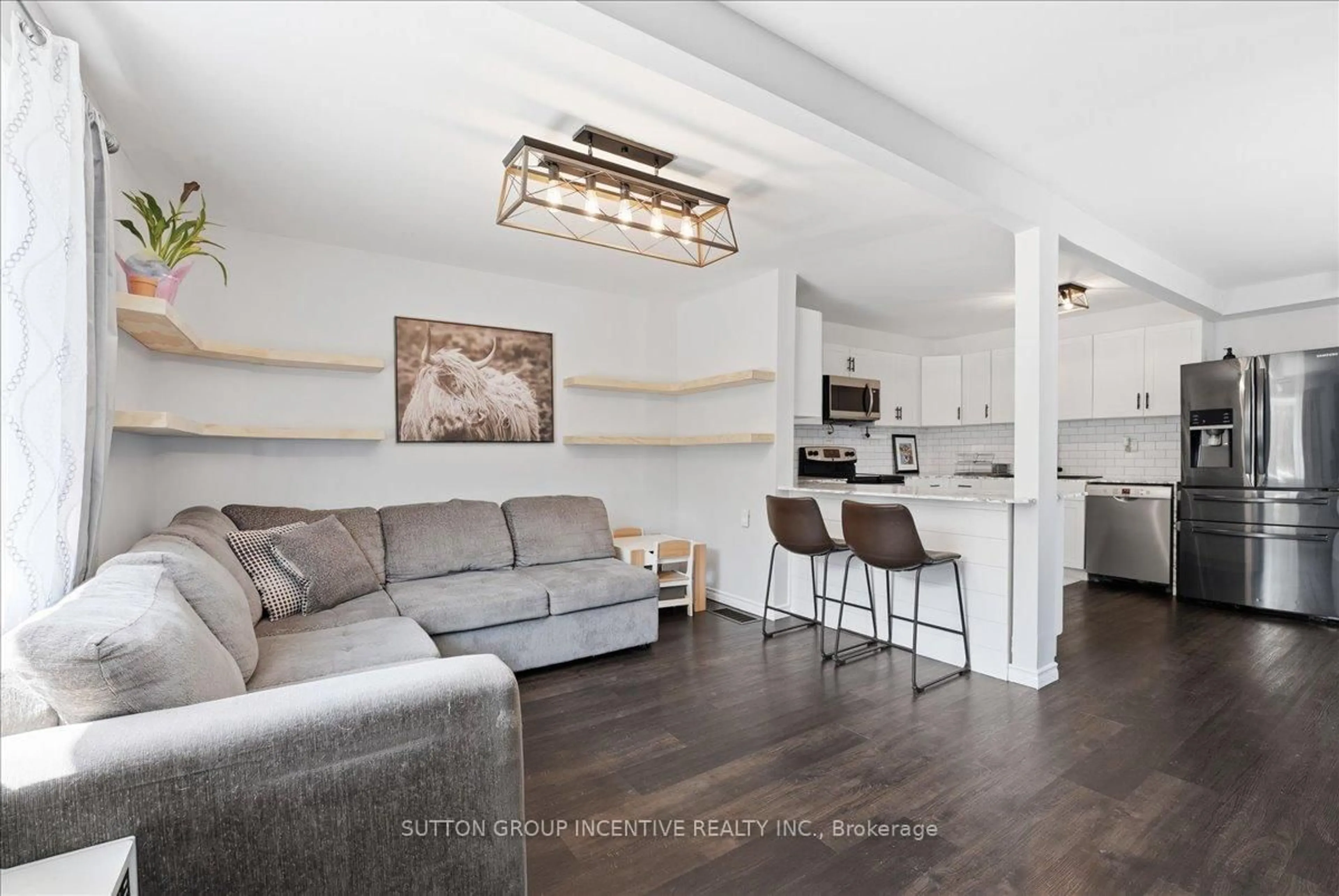 Living room with furniture, unknown for 107 Park St, Tay Ontario L0K 2A0