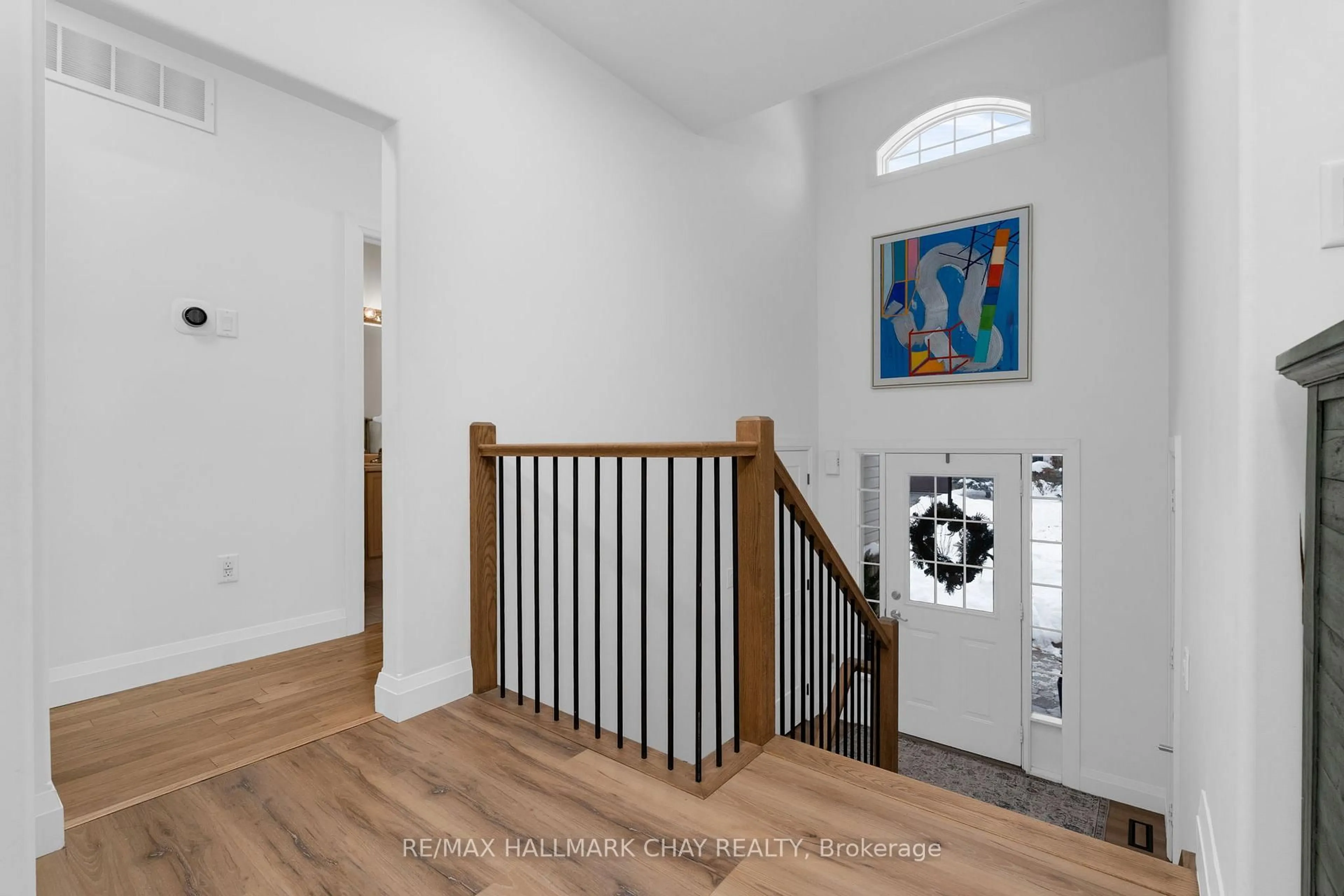 Indoor entryway for 12 Oakmont Ave, Oro-Medonte Ontario L0L 2L0