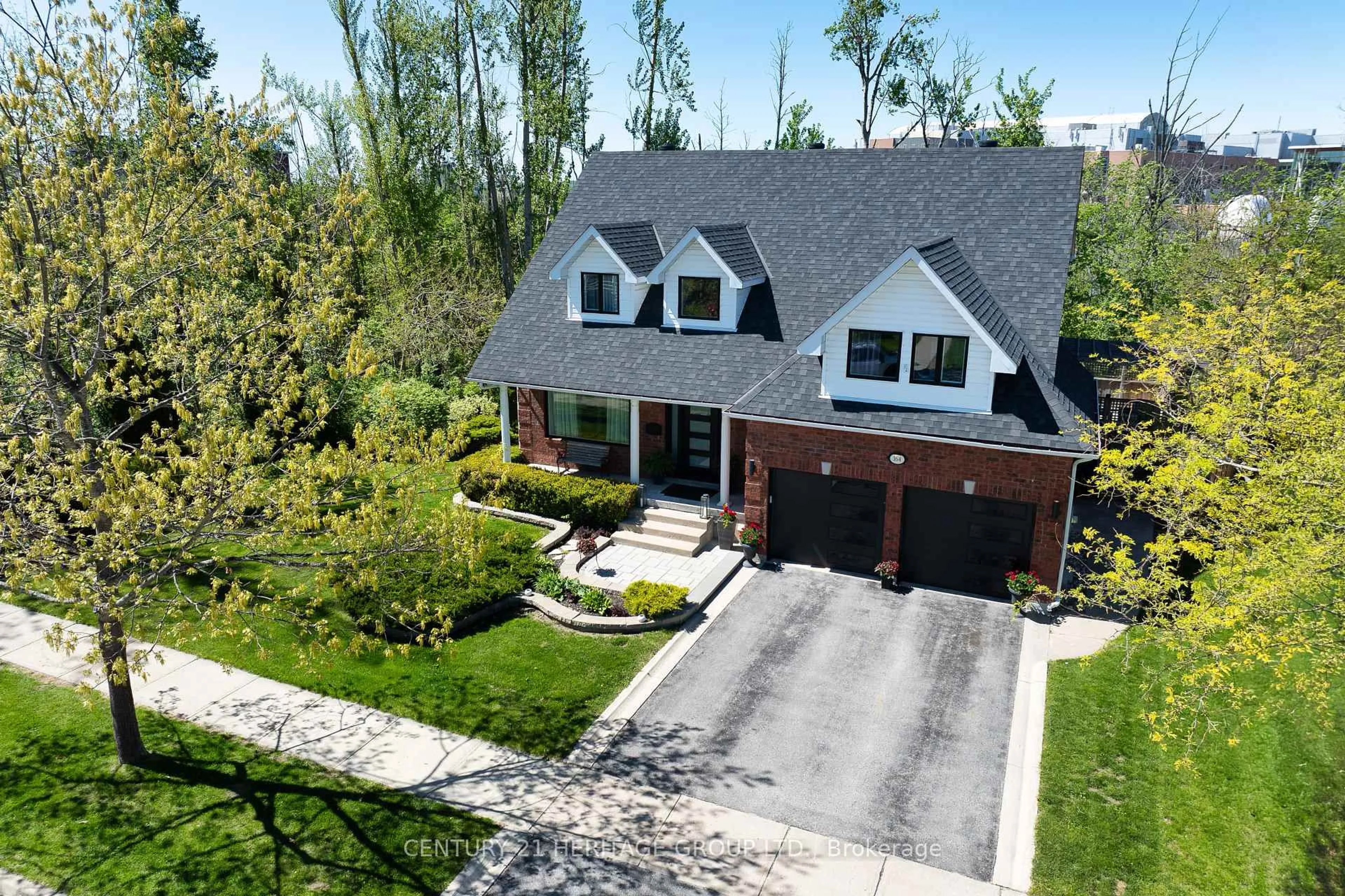 Home with brick exterior material, street for 164 Cheltenham Rd, Barrie Ontario L4M 6S5