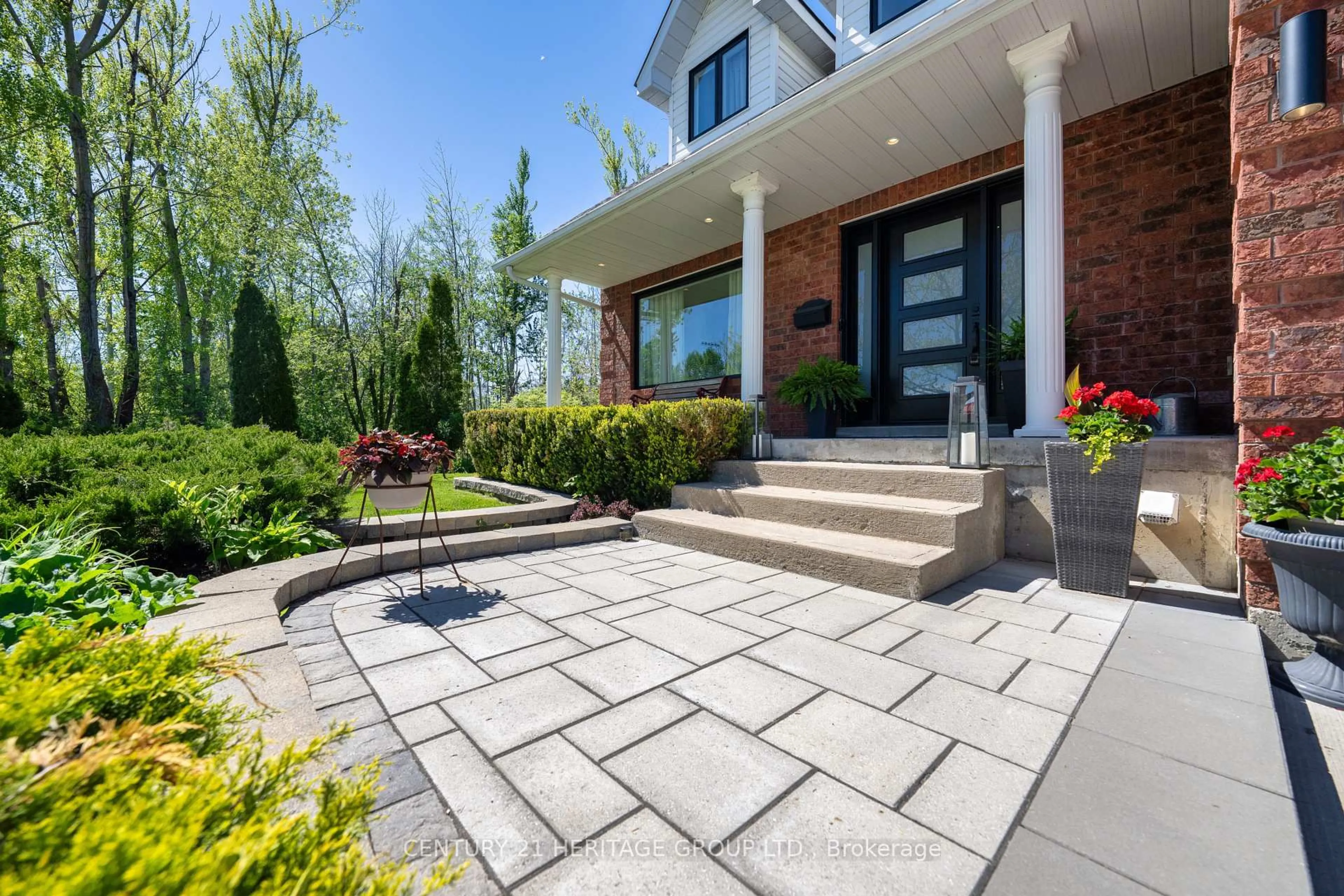 Home with brick exterior material, street for 164 Cheltenham Rd, Barrie Ontario L4M 6S5