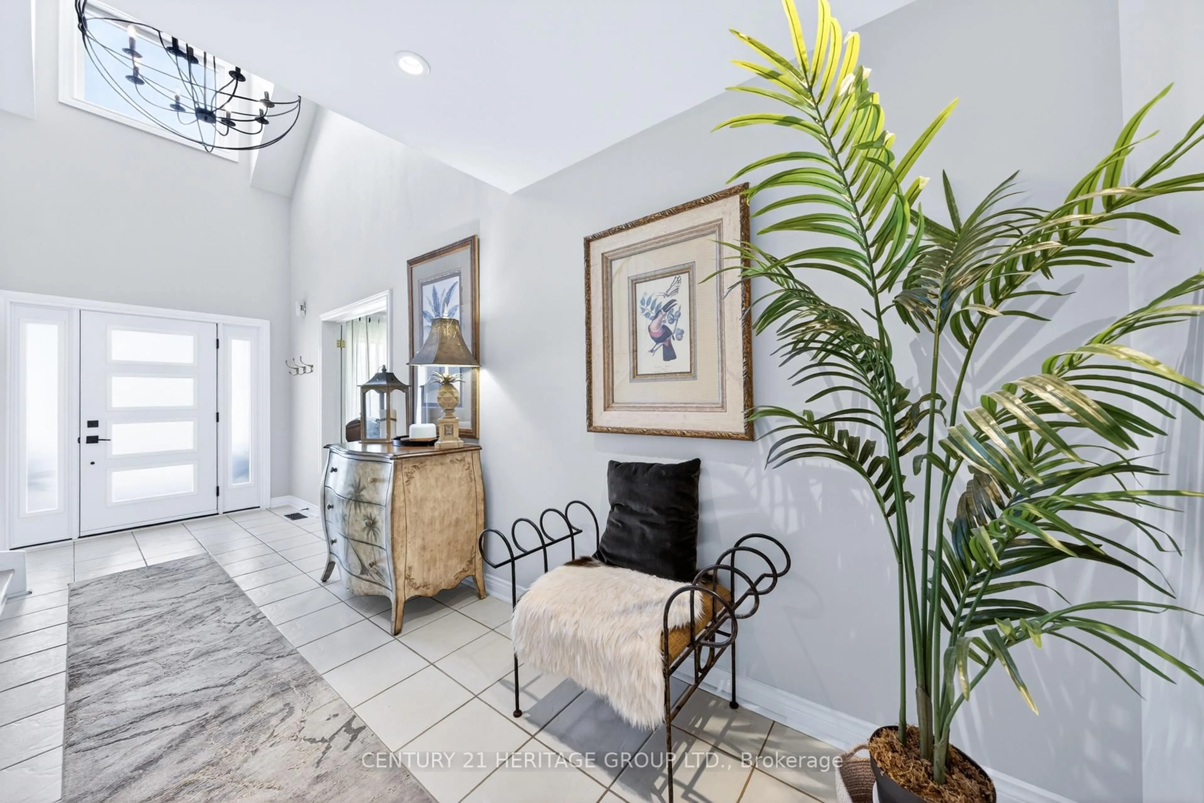Indoor entryway for 164 Cheltenham Rd, Barrie Ontario L4M 6S5