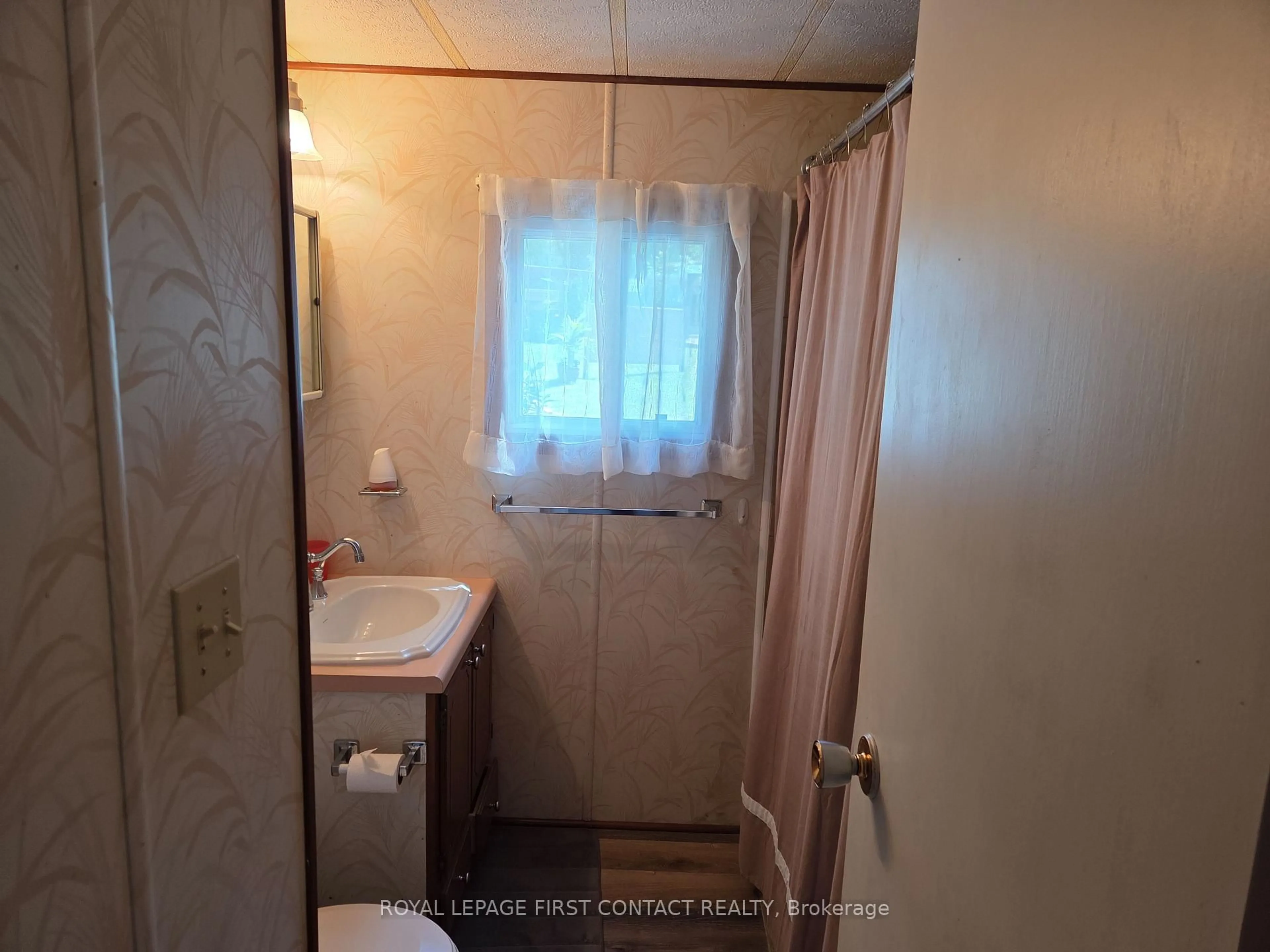 Standard bathroom, floor is not visible for 2894 Hogback Rd #Site# 409, Clearview Ontario L0M 1N0