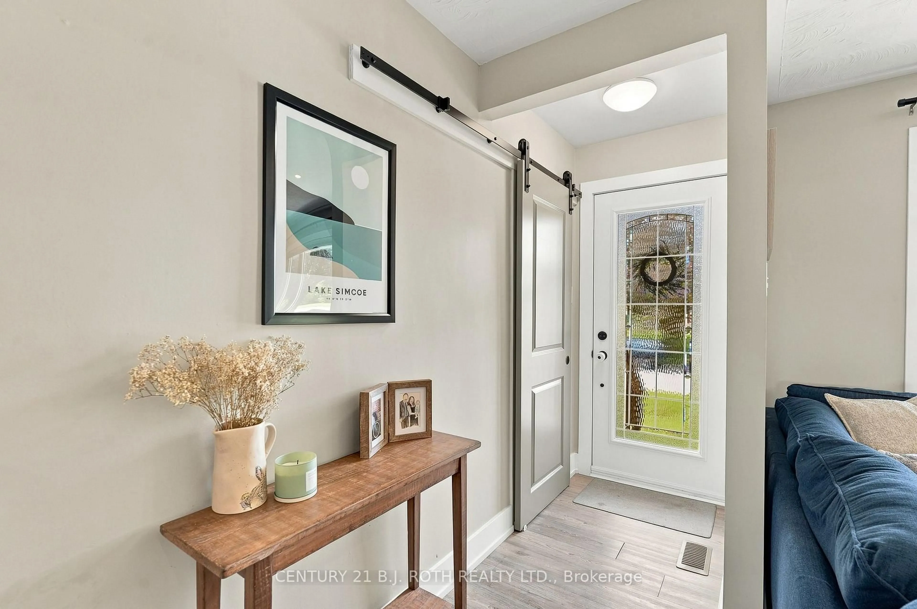 Indoor entryway for 12 Bothwell Cres, Barrie Ontario L4M 2S6
