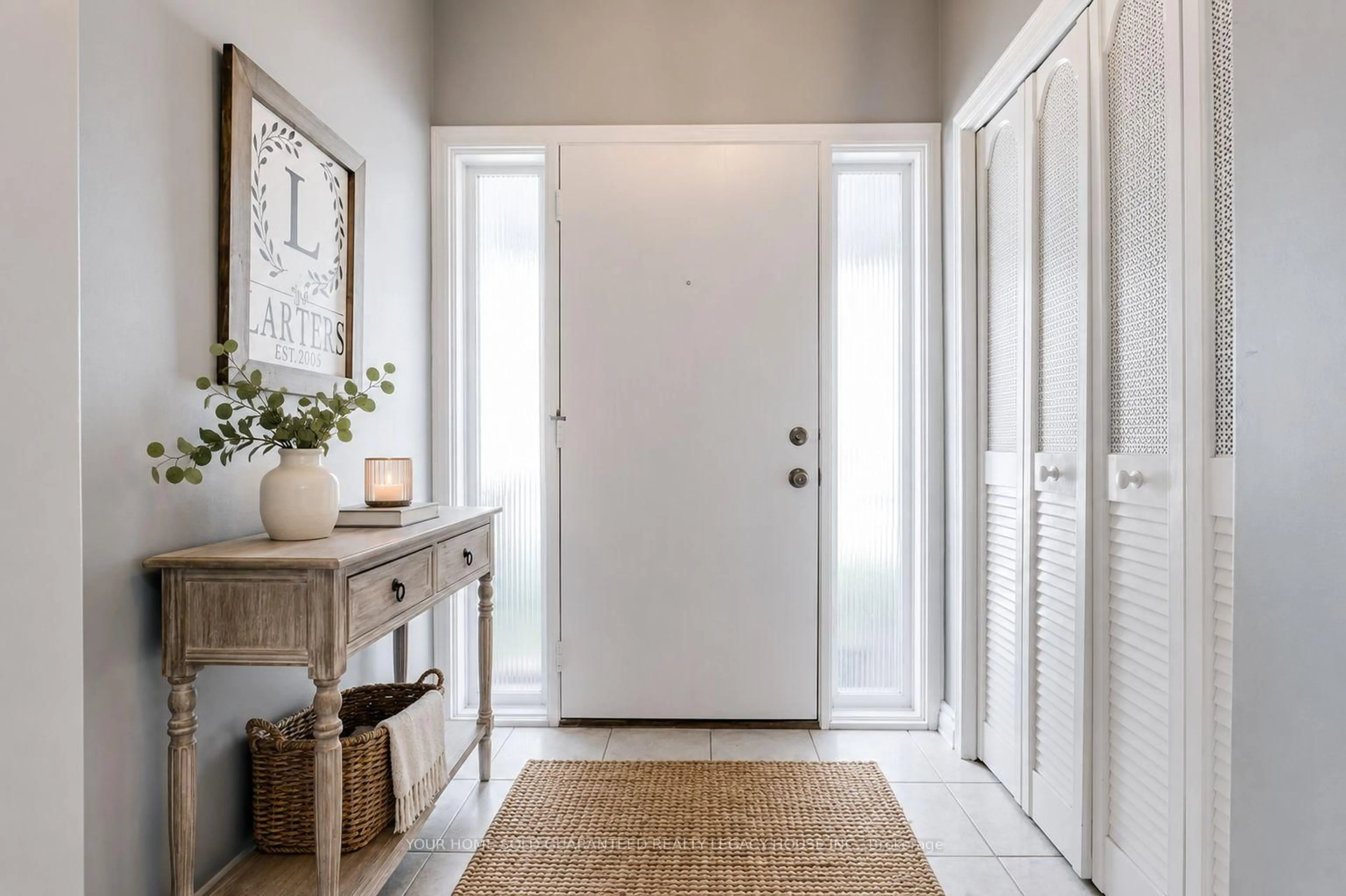 Indoor entryway for 25 Marshall St, Barrie Ontario L4N 3S4