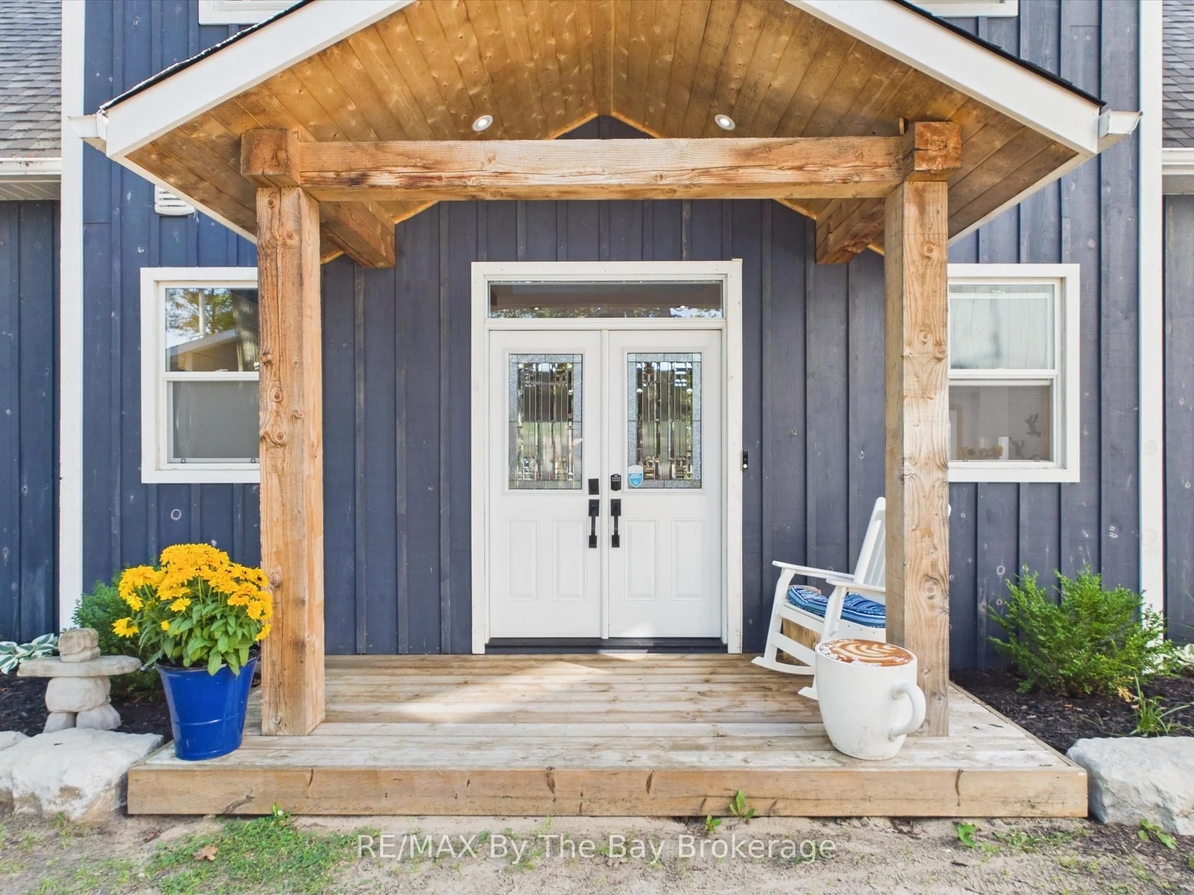 Indoor entryway for 2056 River Rd, Wasaga Beach Ontario L9Z 2W1