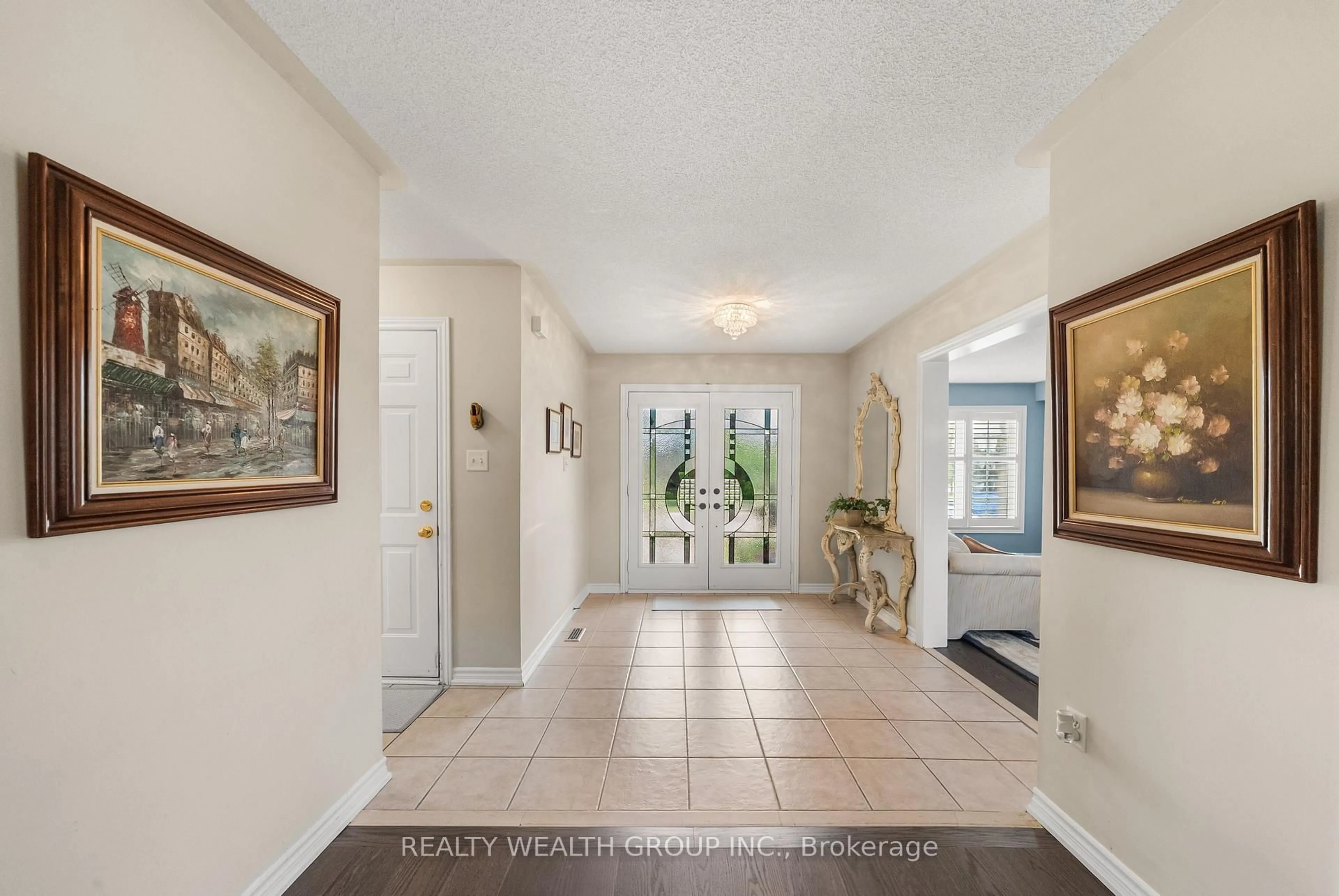 Indoor entryway for 32 Reynolds Lane, Barrie Ontario L4N 0P9