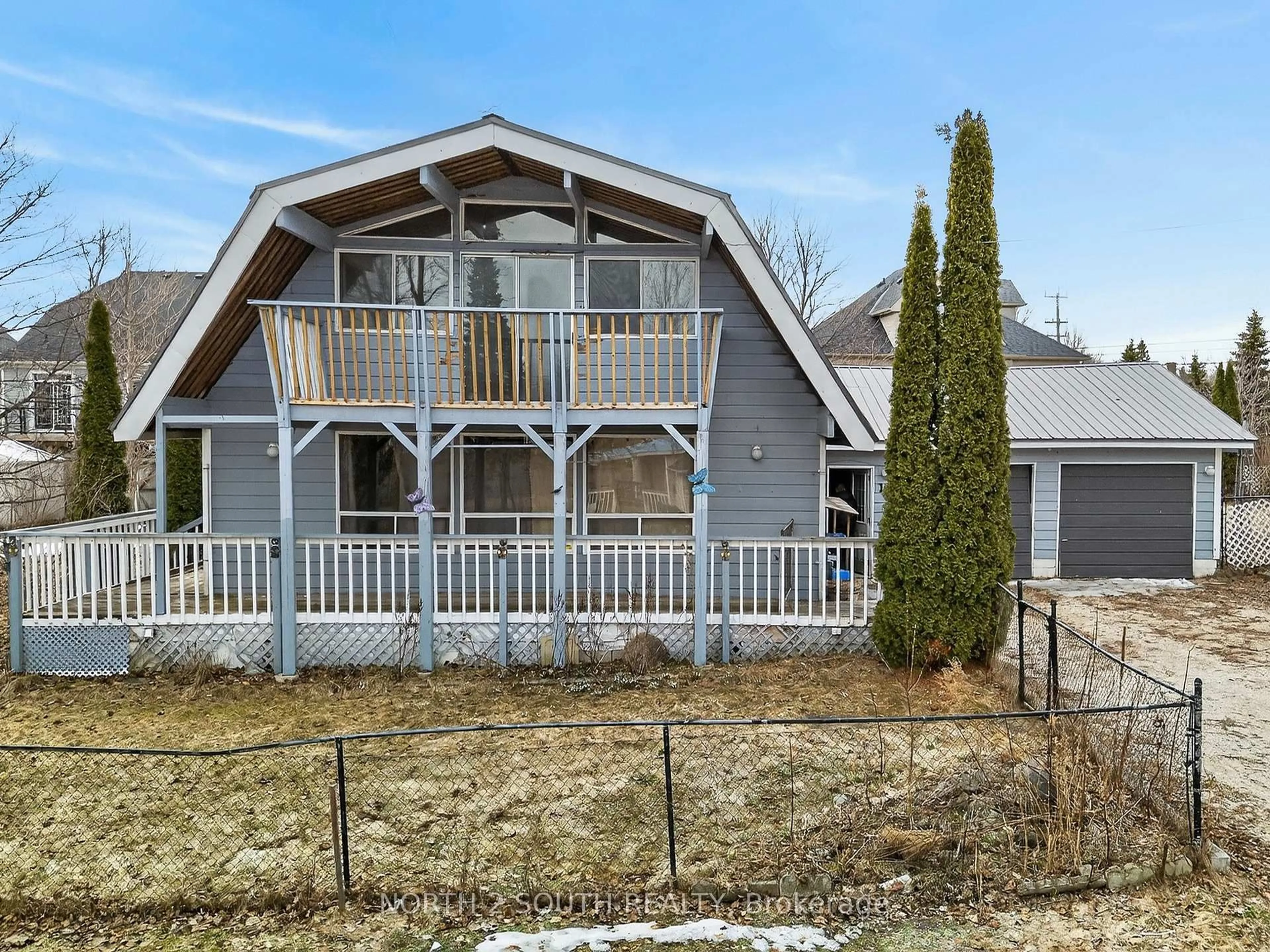 Home with vinyl exterior material, unknown for 13 Bayview Ave, Wasaga Beach Ontario L9Z 2Y6