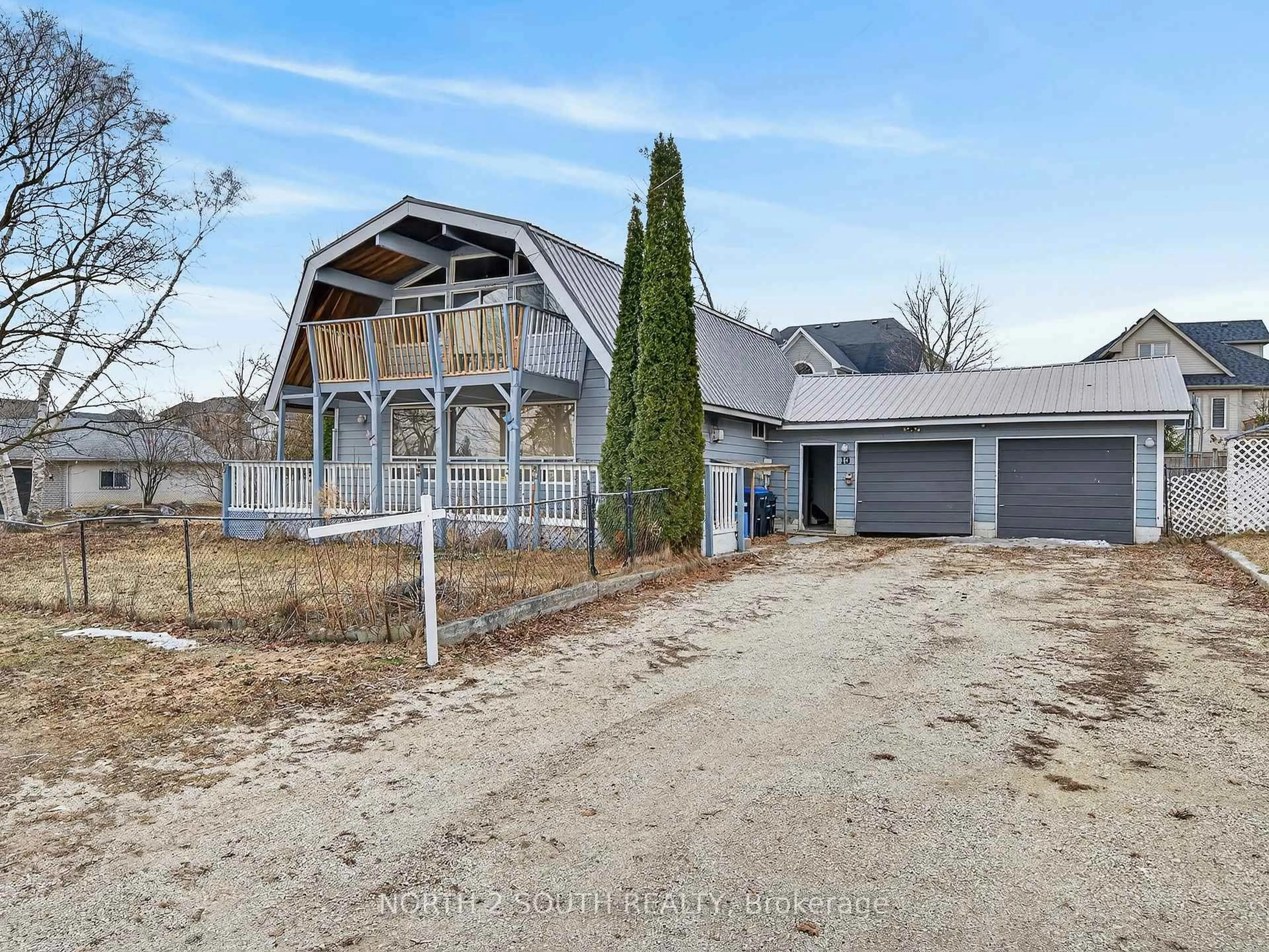 A pic from outside/outdoor area/front of a property/back of a property/a pic from drone, building for 13 Bayview Ave, Wasaga Beach Ontario L9Z 2Y6