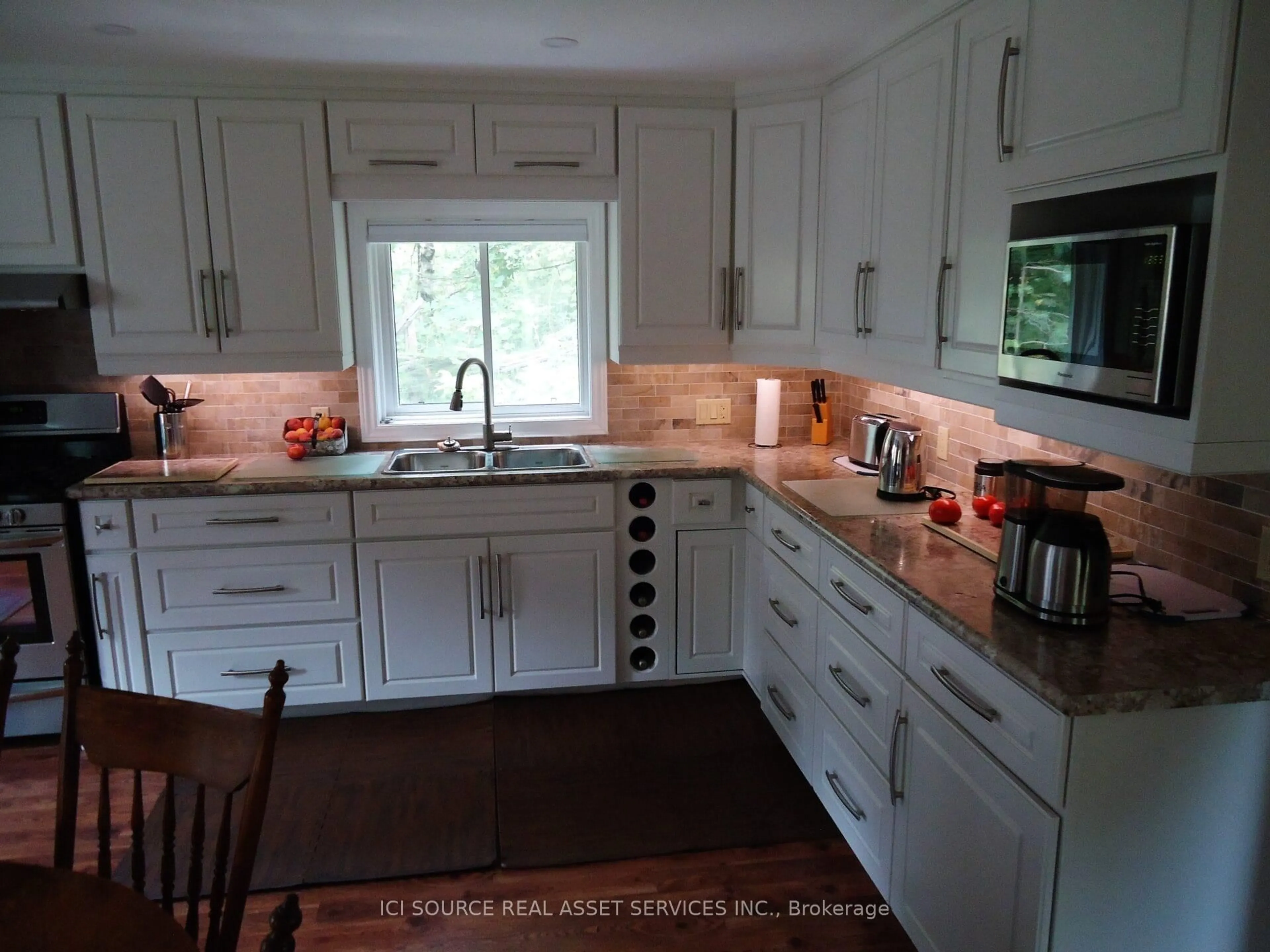 Open concept kitchen, ceramic/tile floor for 4 Pinewood Dr, Tiny Ontario L0L 2T0