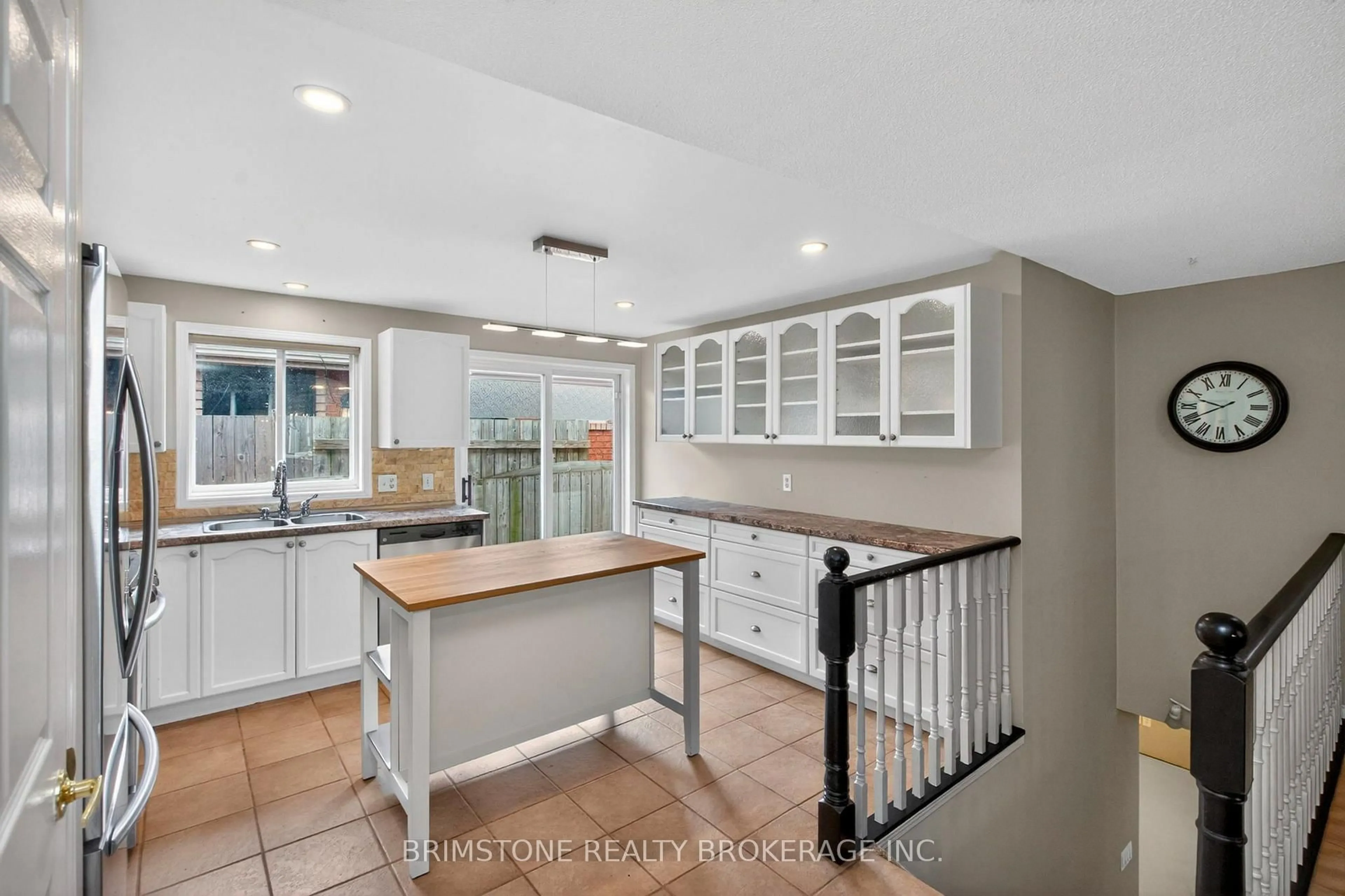 Open concept kitchen, ceramic/tile floor for 9 Holly Meadow Rd, Barrie Ontario L4N 8S1