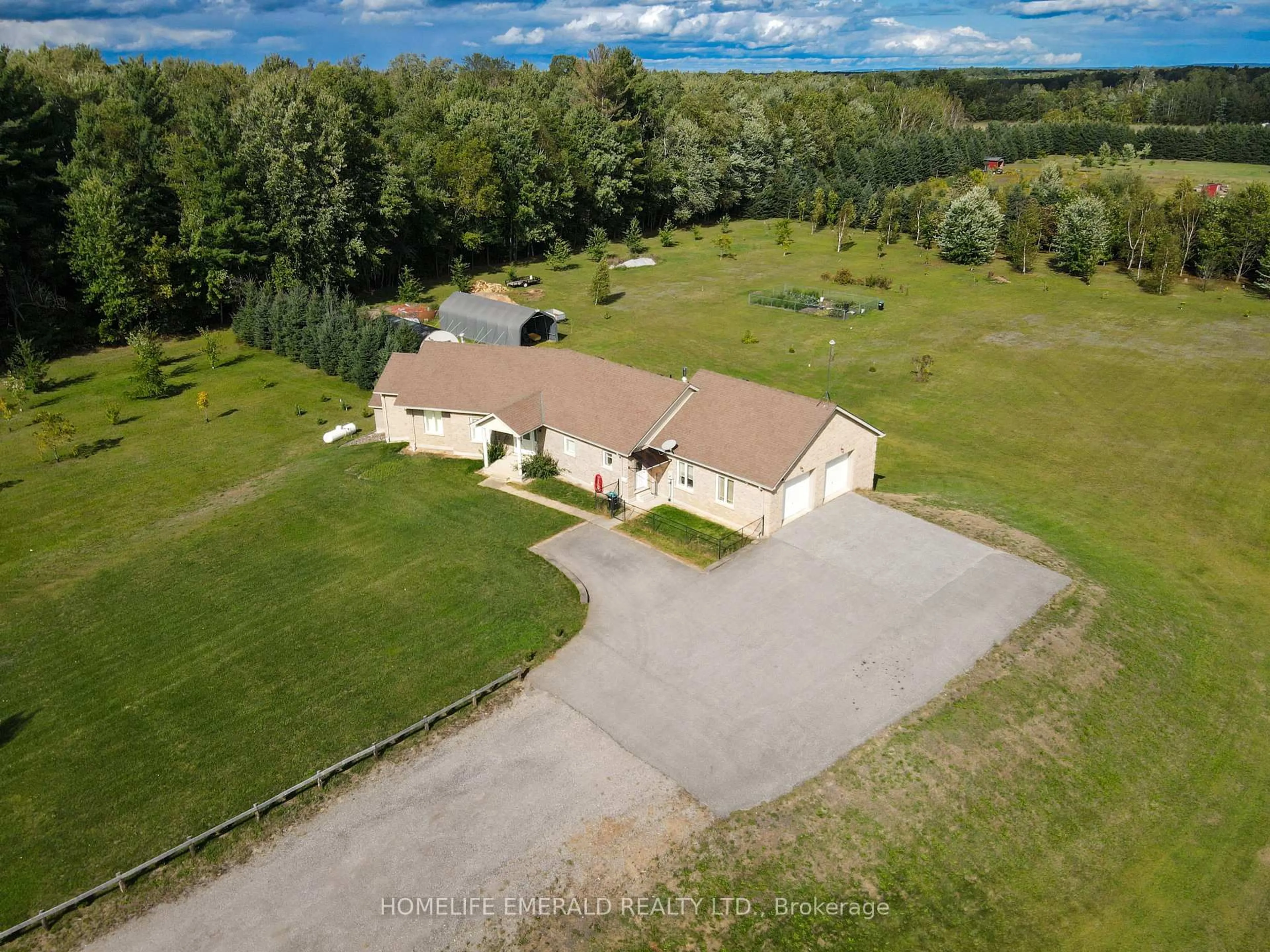 A pic from outside/outdoor area/front of a property/back of a property/a pic from drone, unknown for 3175 3/4 Concession, Clearview Ontario L0M 1N0