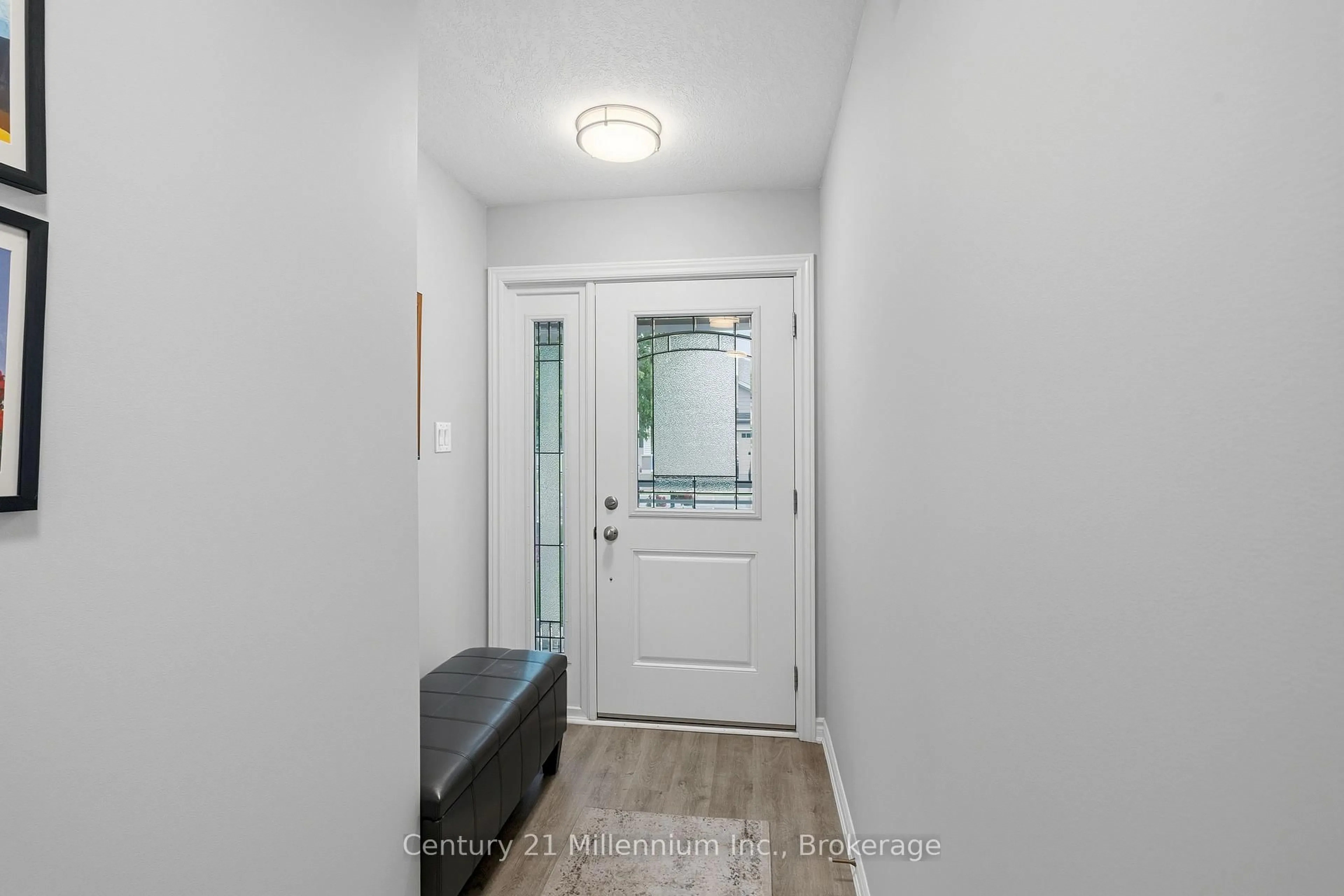 Indoor entryway for 66 Ivy Cres, Wasaga Beach Ontario L9Z 0H8