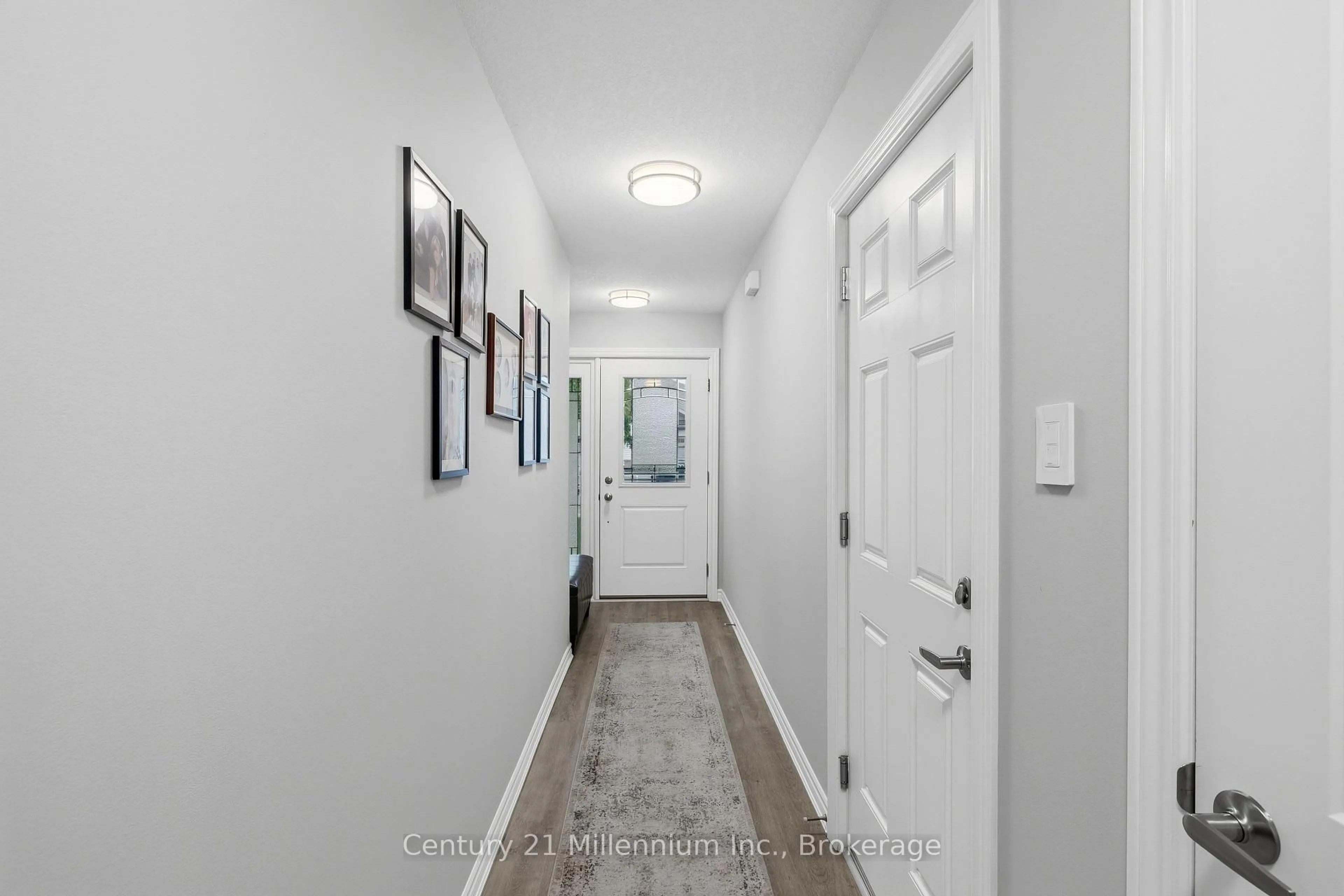Indoor entryway for 66 Ivy Cres, Wasaga Beach Ontario L9Z 0H8