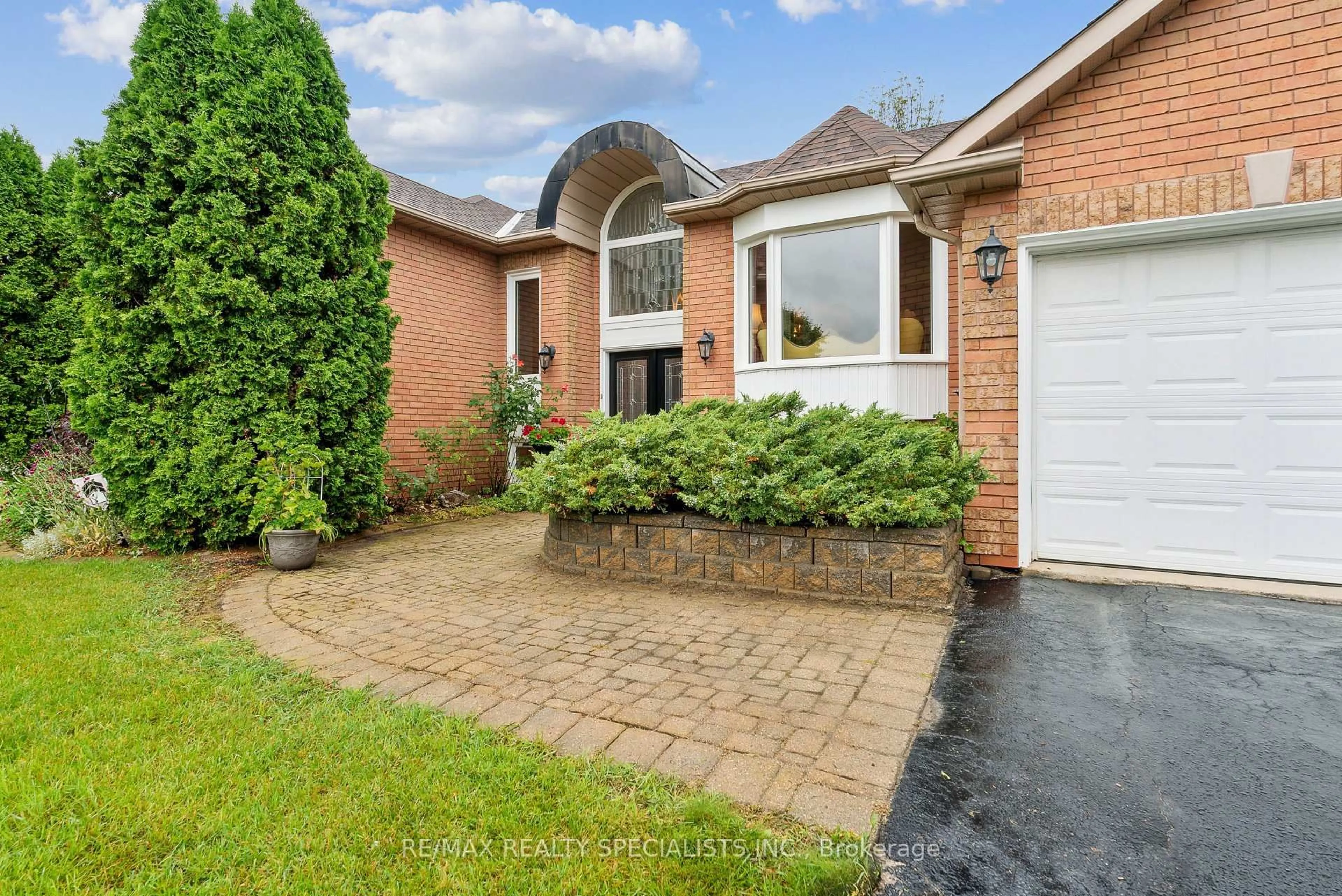 Home with brick exterior material, street for 22 Lamont Creek Dr, Wasaga Beach Ontario L9Z 1J9