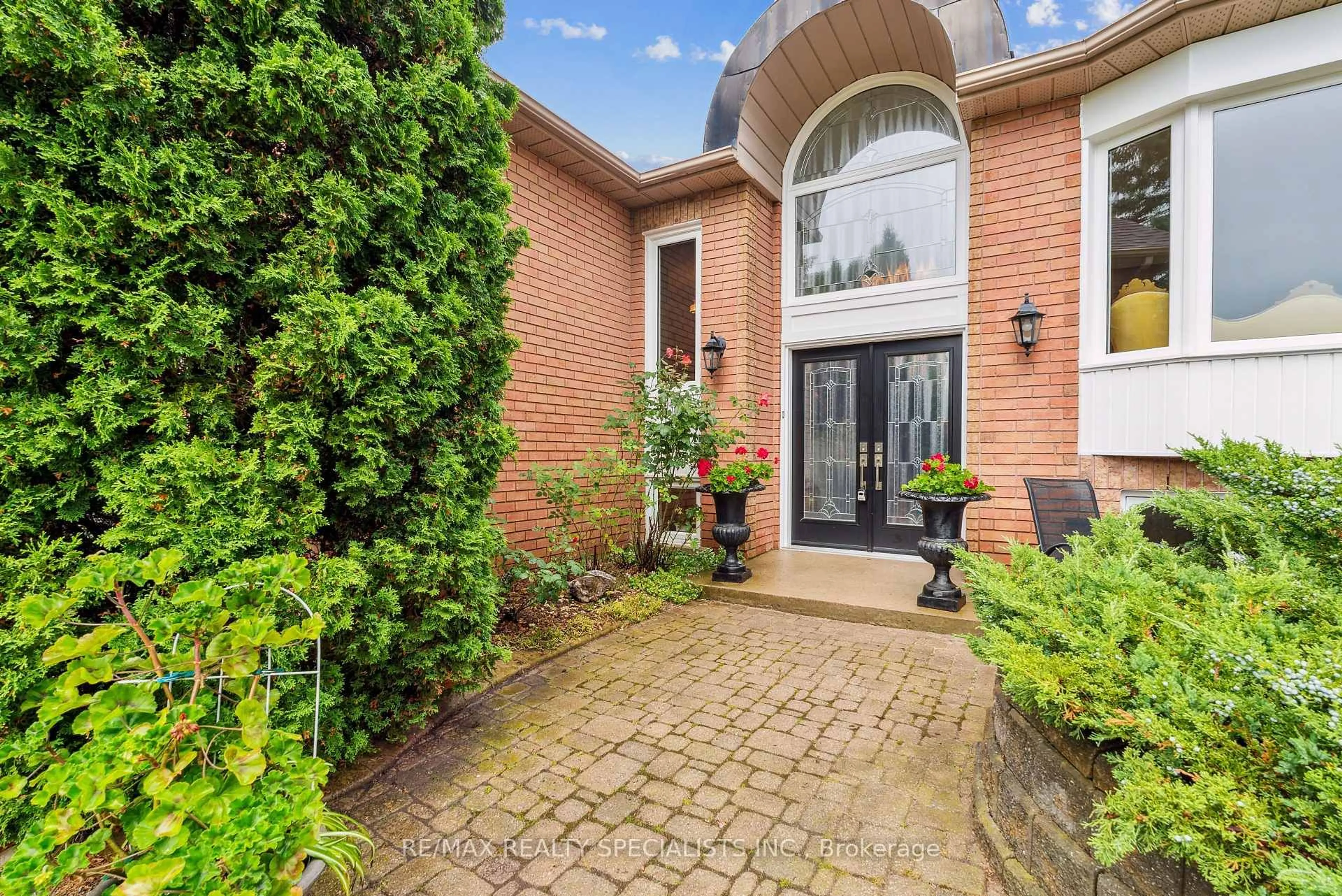 Home with brick exterior material, street for 22 Lamont Creek Dr, Wasaga Beach Ontario L9Z 1J9
